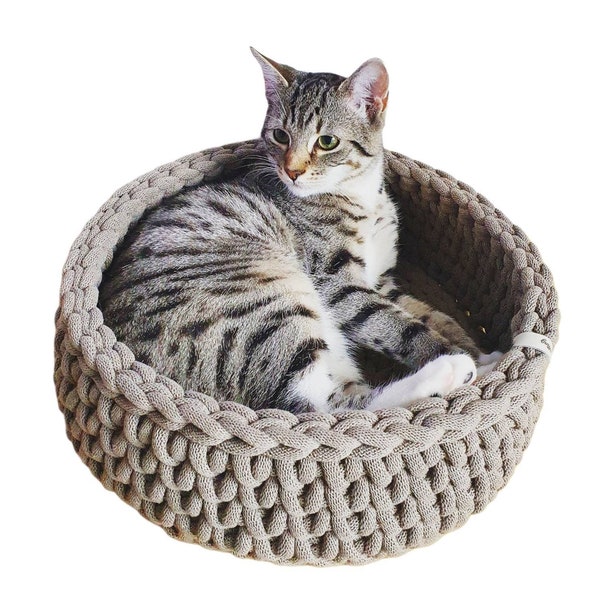 Cat basket, cat bed, dog basket, kitten, puppy, crocheted from 100% recycled cotton yarn