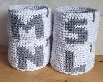 Crochet basket personalized with a letter