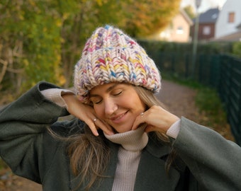 Hand-knitted hat made of extra thick wool