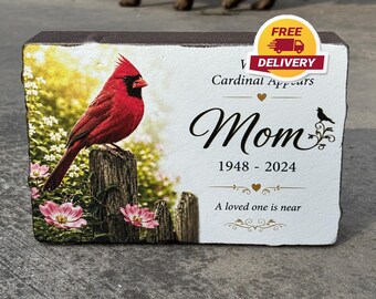 Piedra conmemorativa personalizada de cardenal para mamá, piedra para jardín conmemorativo, regalo de condolencia por la pérdida de una madre, lápida en memoria de una madre.