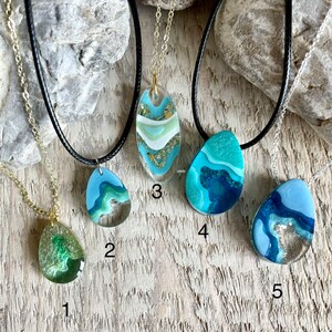 Geode inspired resin necklace, beach vibes jewelry, earthy teardrop pendant, layered nature necklace, resin geode art, classy girl gift