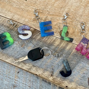 Letter keychain, resin alphabet keychain, personalized keychain, gift for all ages, custom stocking stuffer, variety of colors and glitters
