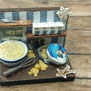 miniature baking, dollhouse miniature, miniature food, miniature kitchen, baking tray, one inch scale, 12th scale, realistic food