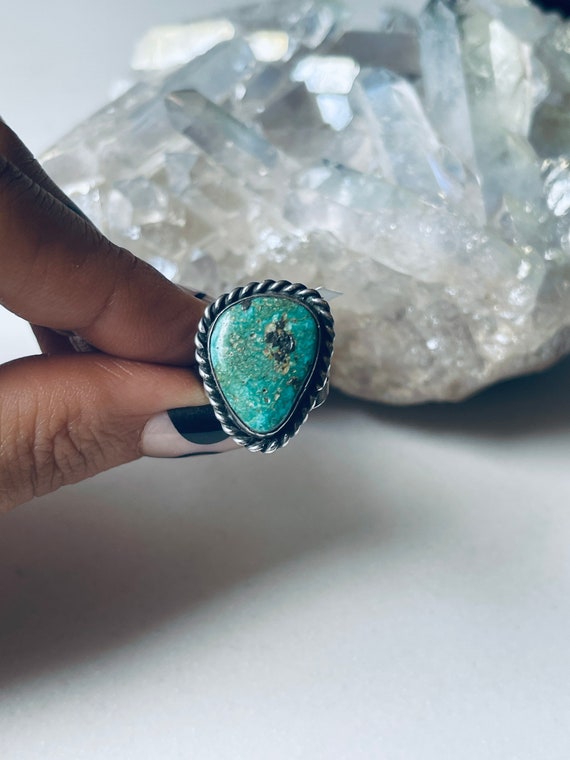 Size 8 Vintage Turquoise and Sterling Silver Ring - image 1
