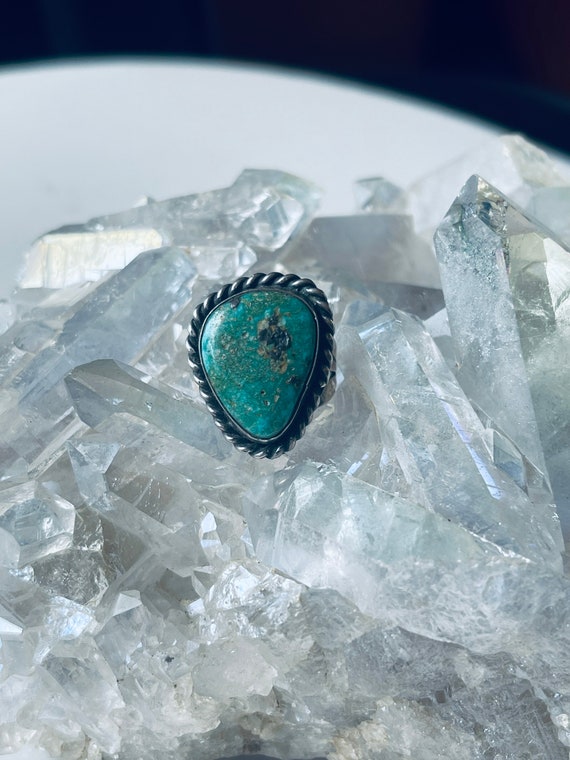 Size 8 Vintage Turquoise and Sterling Silver Ring - image 3