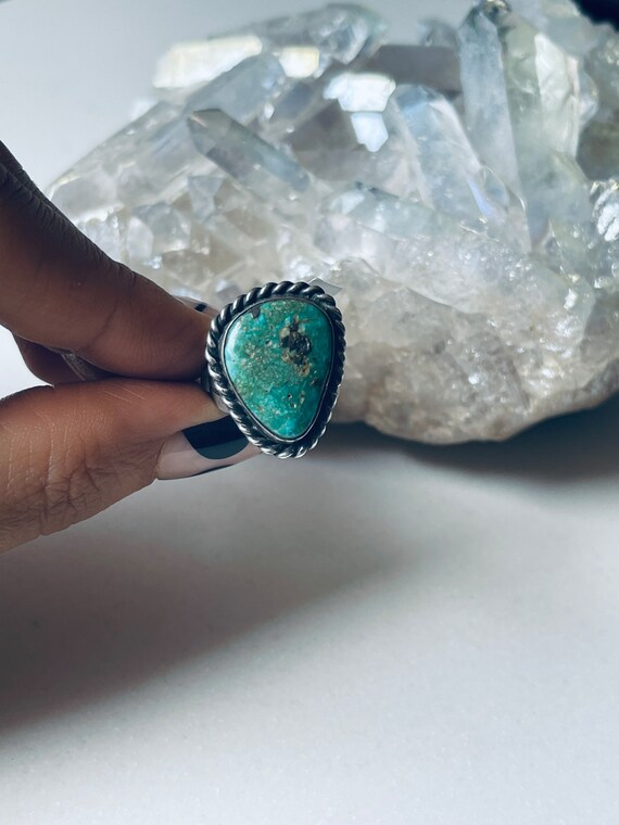 Size 8 Vintage Turquoise and Sterling Silver Ring - image 6