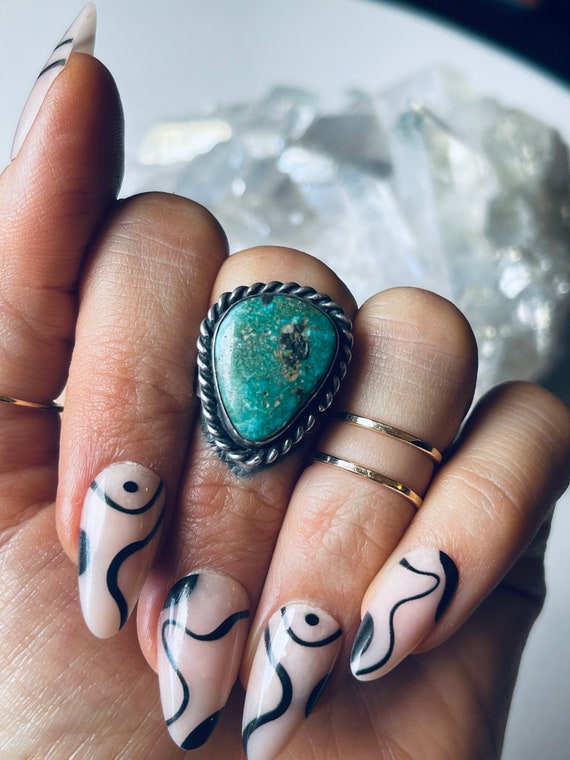 Size 8 Vintage Turquoise and Sterling Silver Ring - image 5