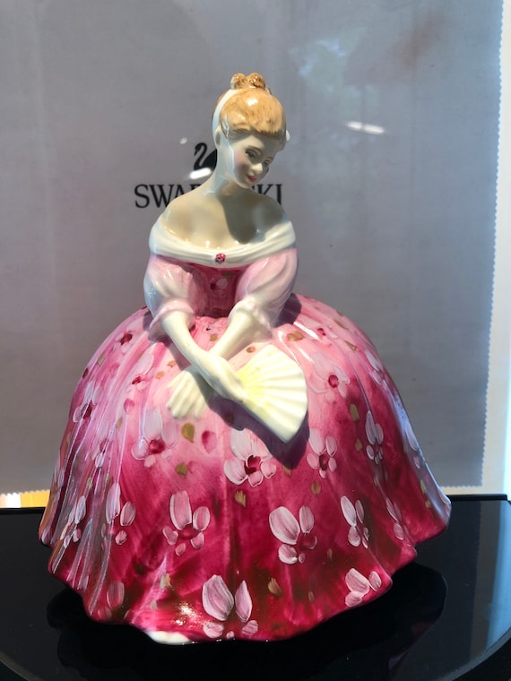 ロイヤルドルトン ヴィクトリア H.N. 2471 貴婦人 陶器 置物 オブジェ Royal Doulton Lady Figurine Victoria HN 2471 - Etsy Canada