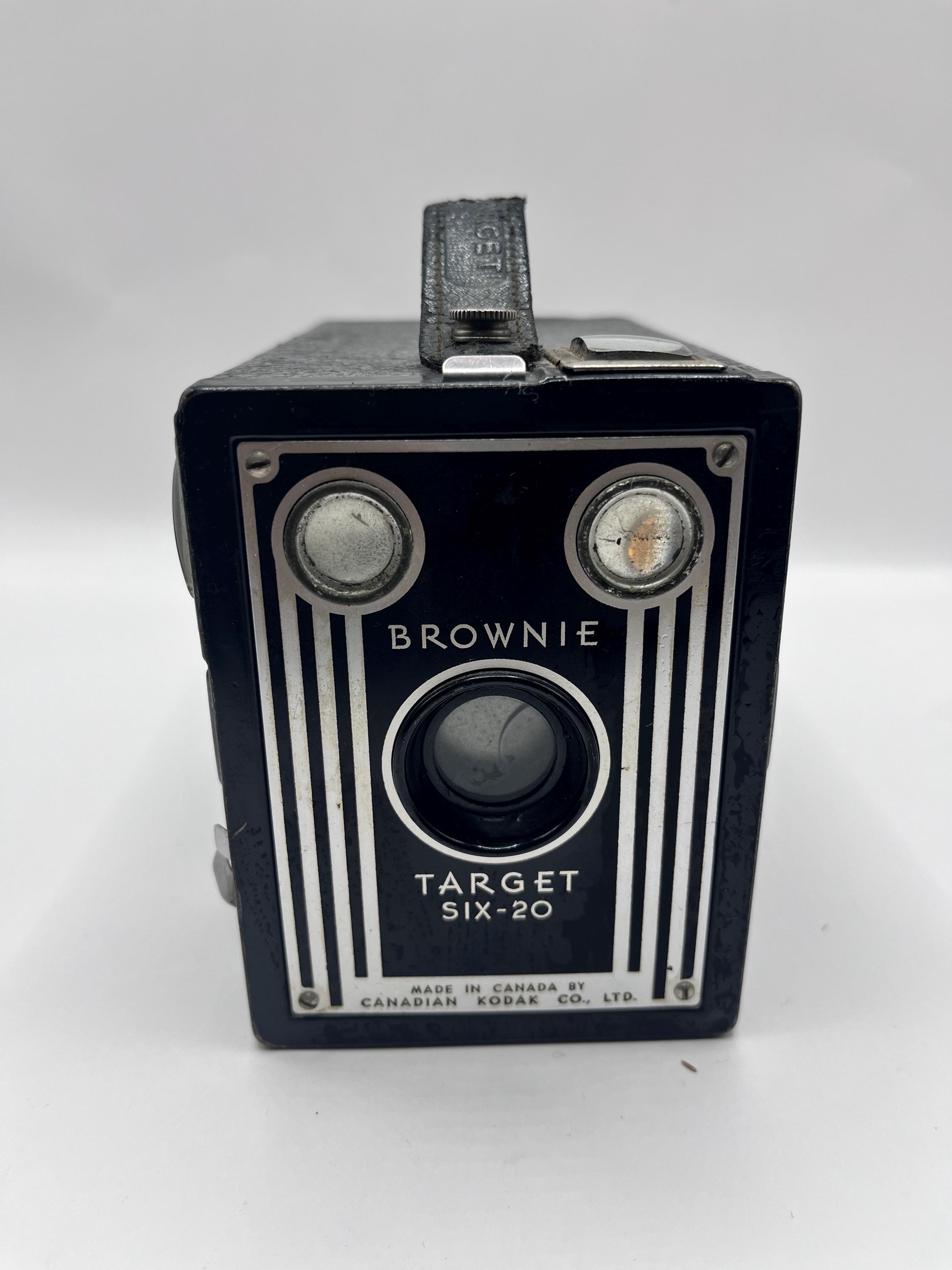 Appareils photo - APPAREIL PHOTO KODAK SIX-20 BROWNIE C AVEC ETUI SIMILI CUIR ? ANNEES 40/50 ? TB état général