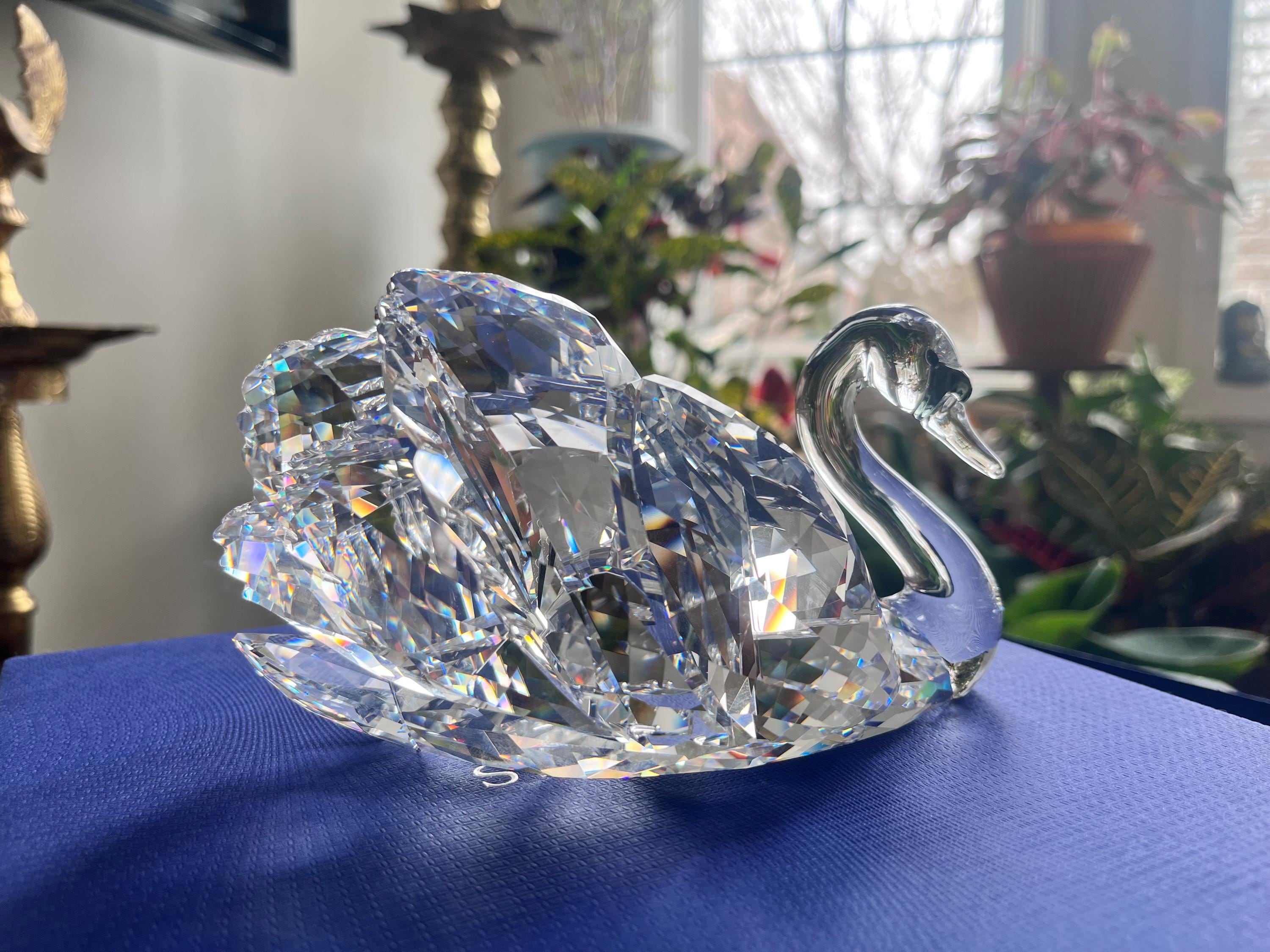 Swarovski crystal Large Graceful Swan new in box with COA