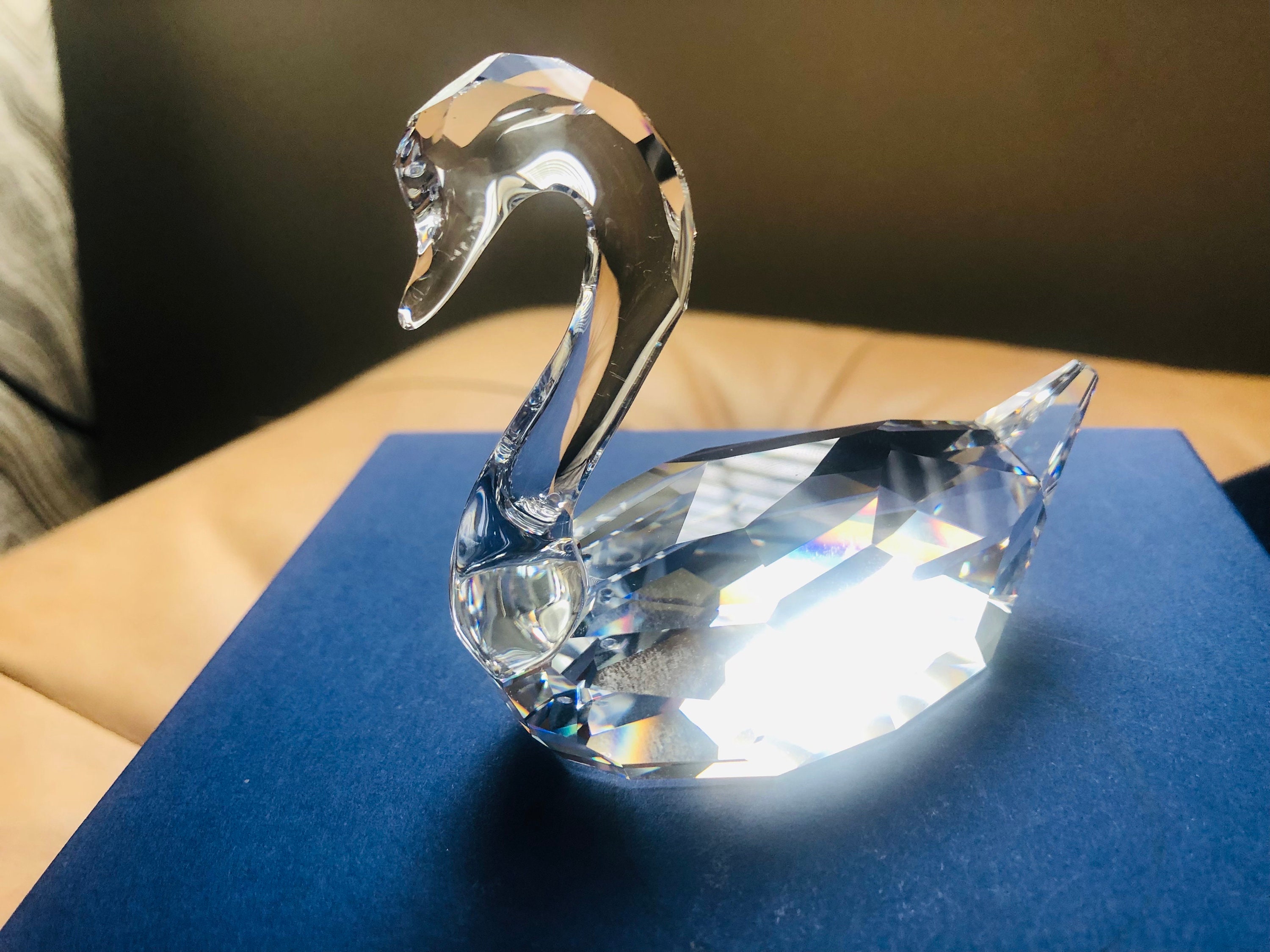 Swarovski Crystal Swan medium size — Mint w/ Original Box