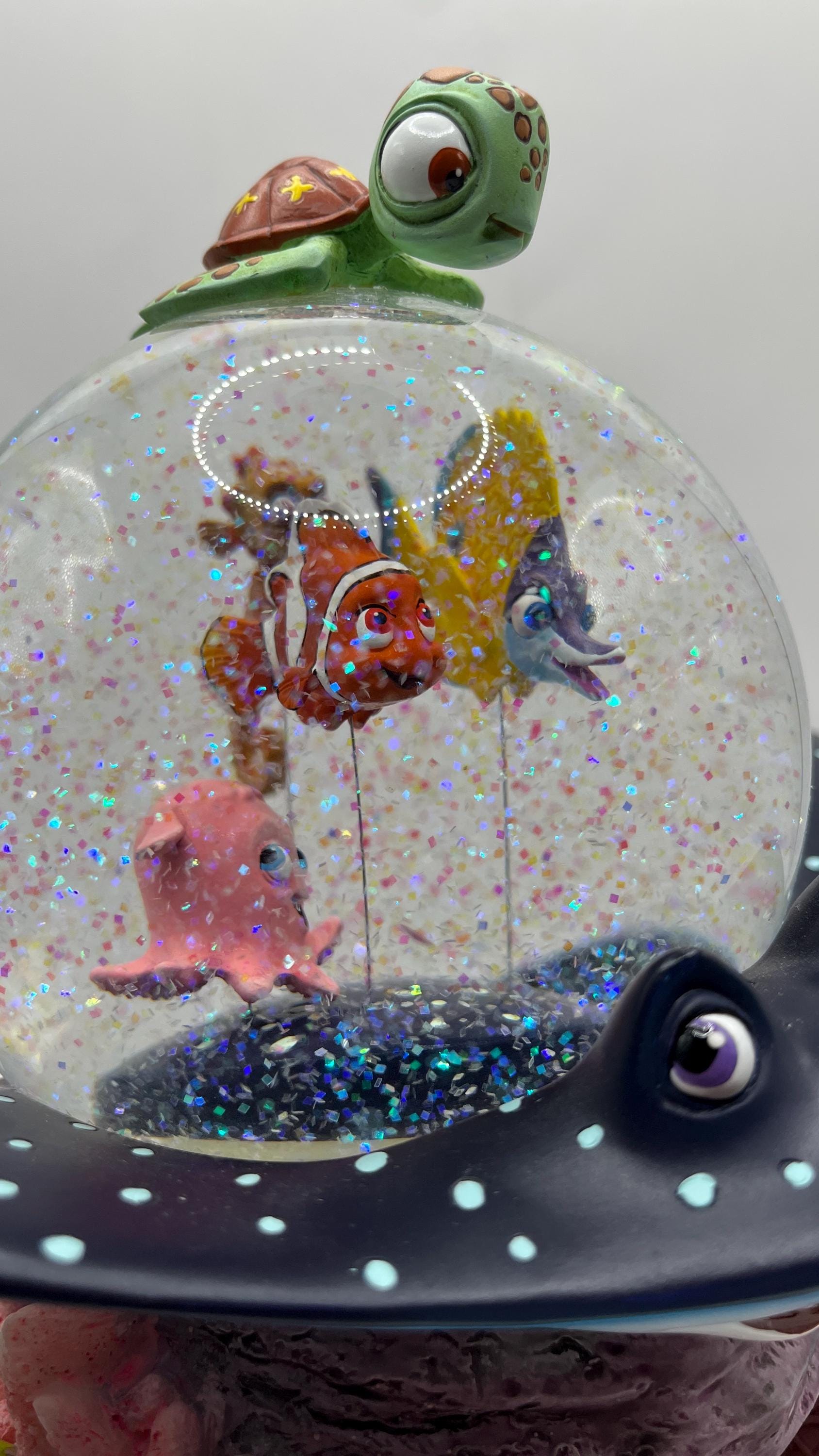 VTG Disney Pixar Finding Nemo Coral Reef Musical Water Globe Over