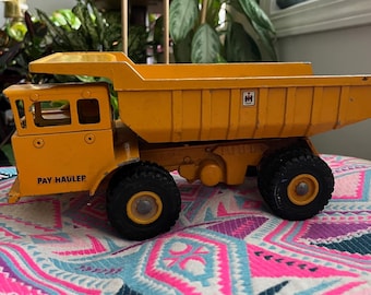 Vintage ERTL International Harvester Pay Hauler Dump Truck  and Jeep Toy 1/25 Scale #88459 circa 1970's In Good Condition