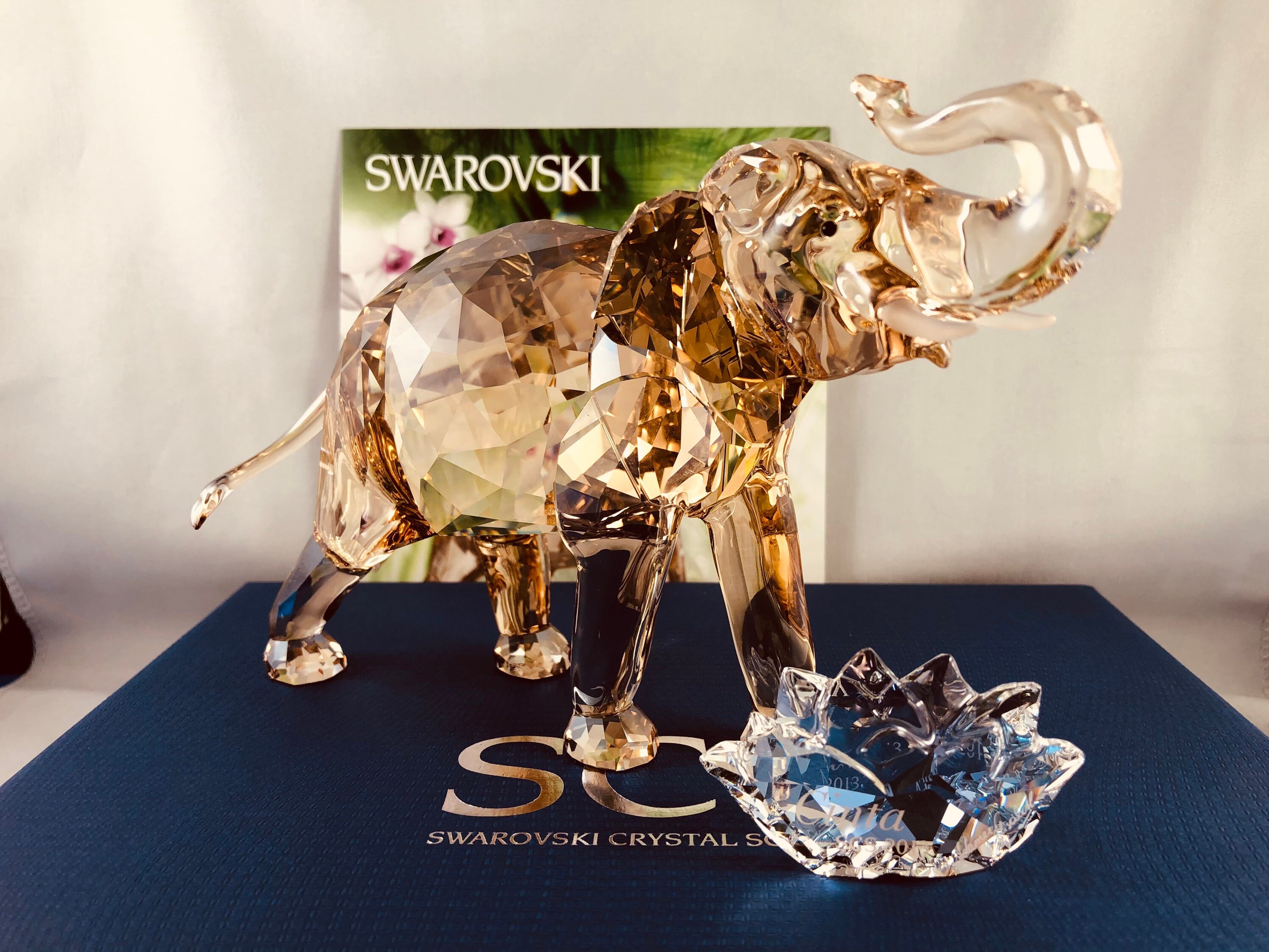 Swarovski Crystal Figurine Scs Cinta Elephant 2013 Annual Edition