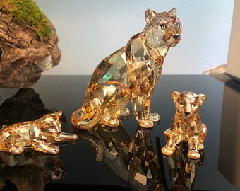 Swarovski SCS Amur Leopard Sofia 2019 Annual Edition  signed by Artist And Cubs w/ orginal boxes