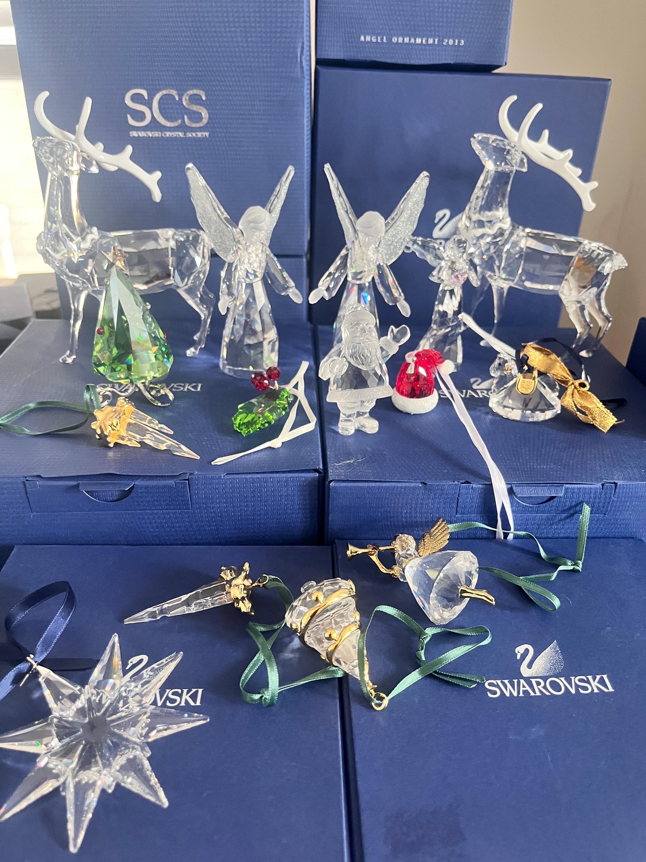 スワロフスキーのクリスマスフィギュアとオーナメント、新品箱入り 