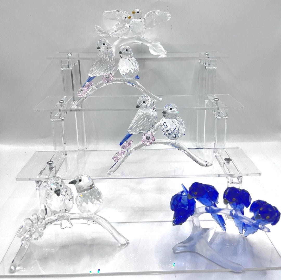 スワロフスキークリスタルのキジバト、アオガラ、メジロ、青いオウム