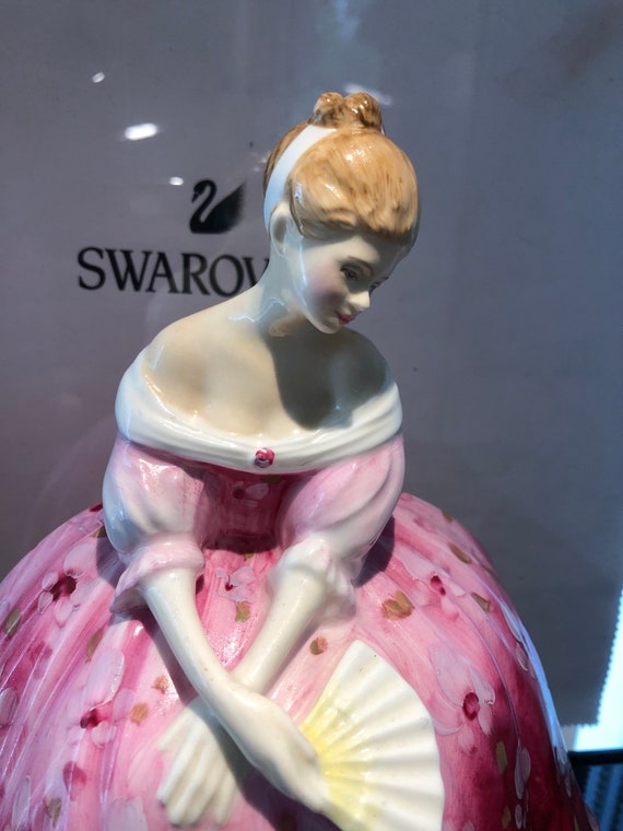 Royal Doulton Lady Figurine Victoria HN 2471 - Etsy Canada