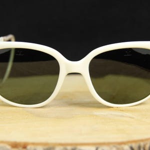 Vintage 1980&#39;s Vuarnet 002 White Cat Eye Sunglasses PX3000 Mineral Gray lens