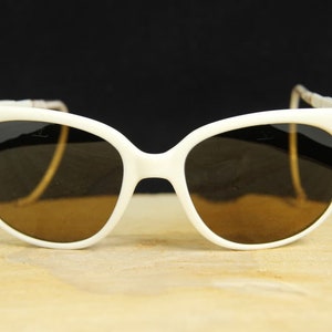 Vintage 1980&#39;s Vuarnet 002 White Cable Hook Glacier Sunglasses PX2000 Mineral Brown lens