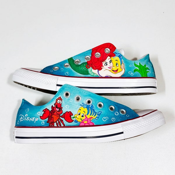 Converse petite sirène peinte à la main, chaussures personnalisées petite sirène, chaussures de princesse Disney, voyage Disney, chaussures crabe Sebastian, cadeaux Disney uniques