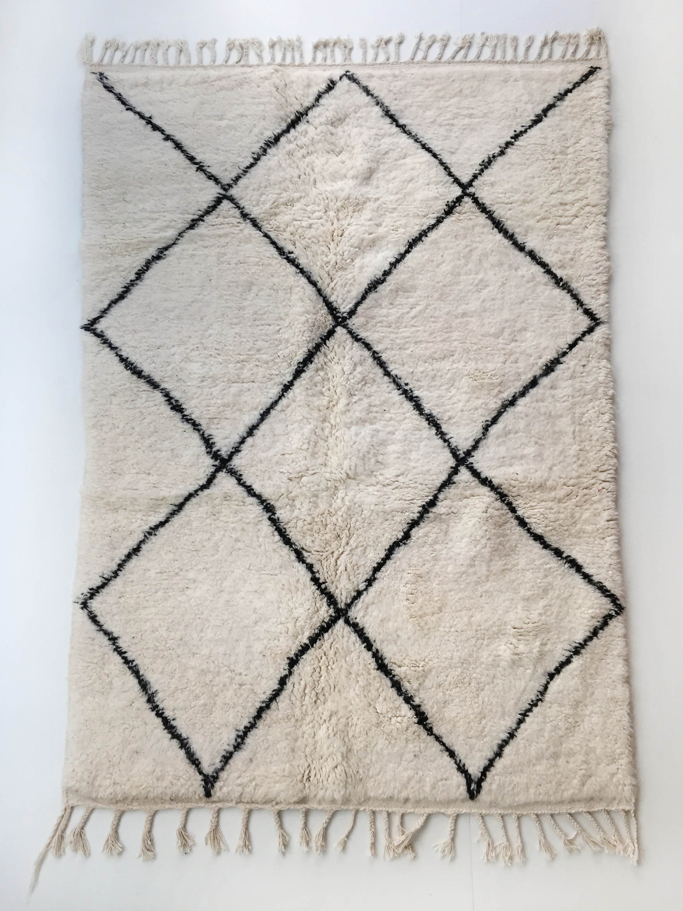 Tapis Berbère Beni Ouarain Écru à Losanges Noirs 253x160cm