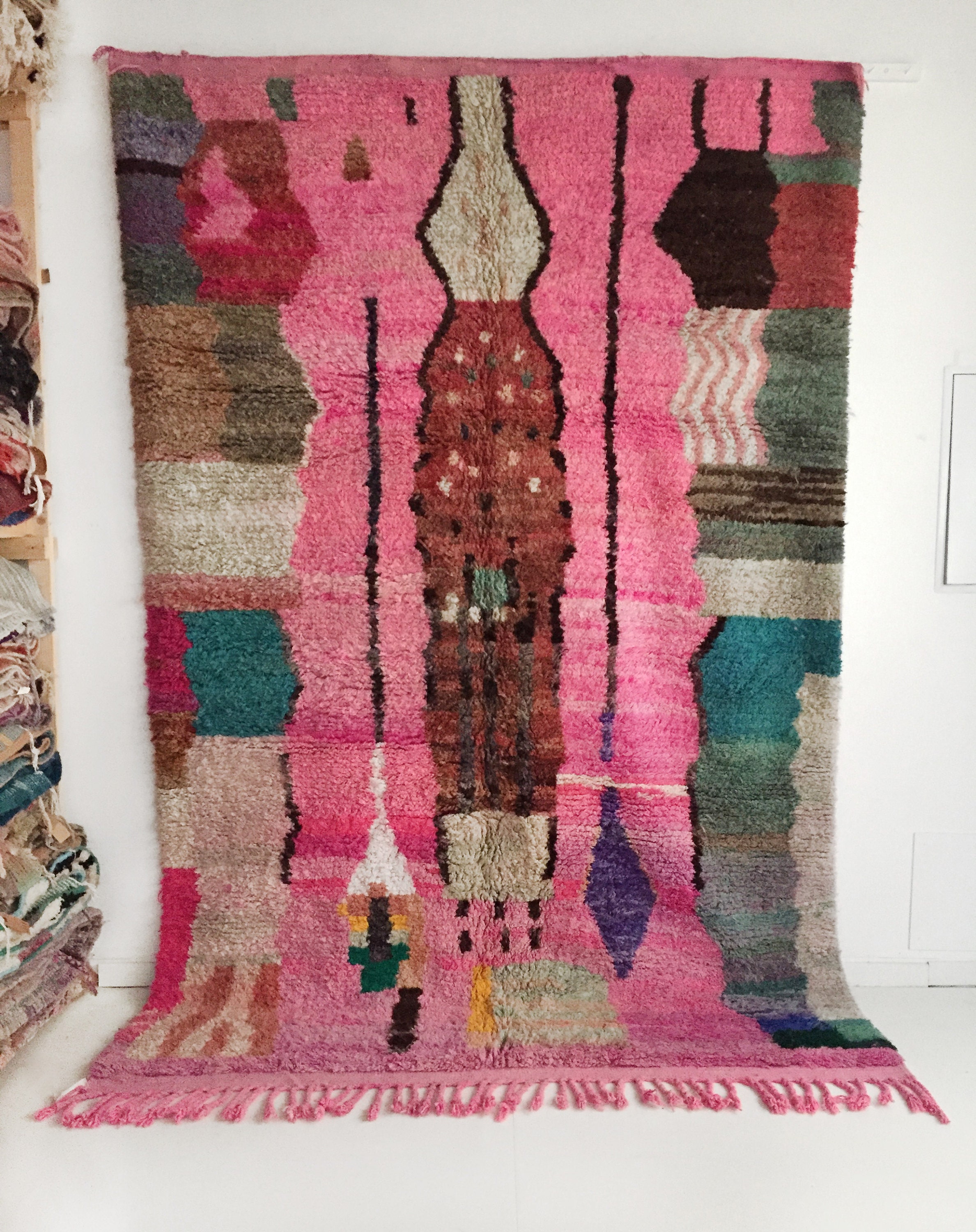 Tapis Berbère Boujaad Rose à Motifs Colorés 304x201cm