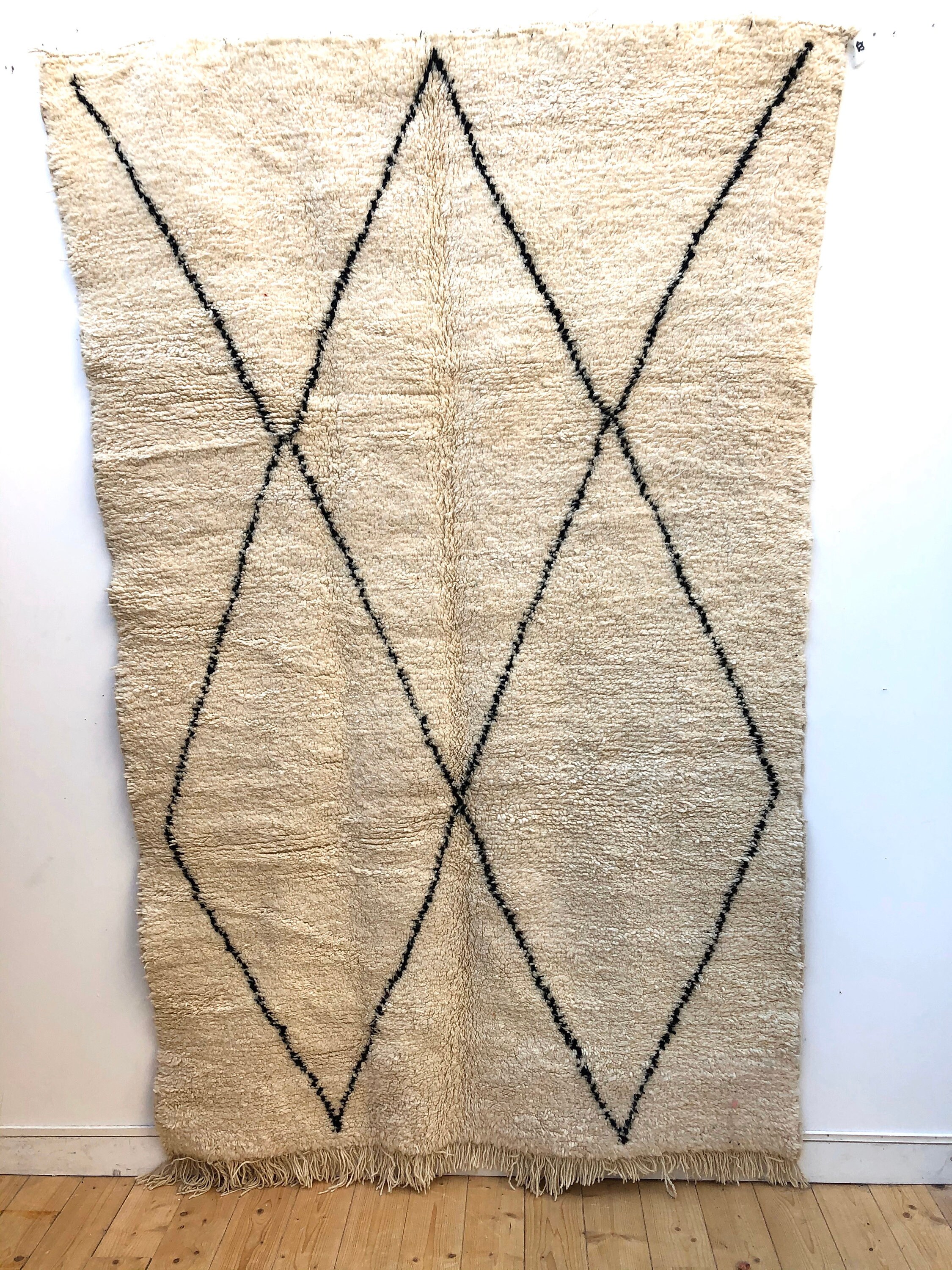 Tapis Berbère Marocain Beni Ouarain à Losanges Noirs Neuf 2, 53x1, 59M