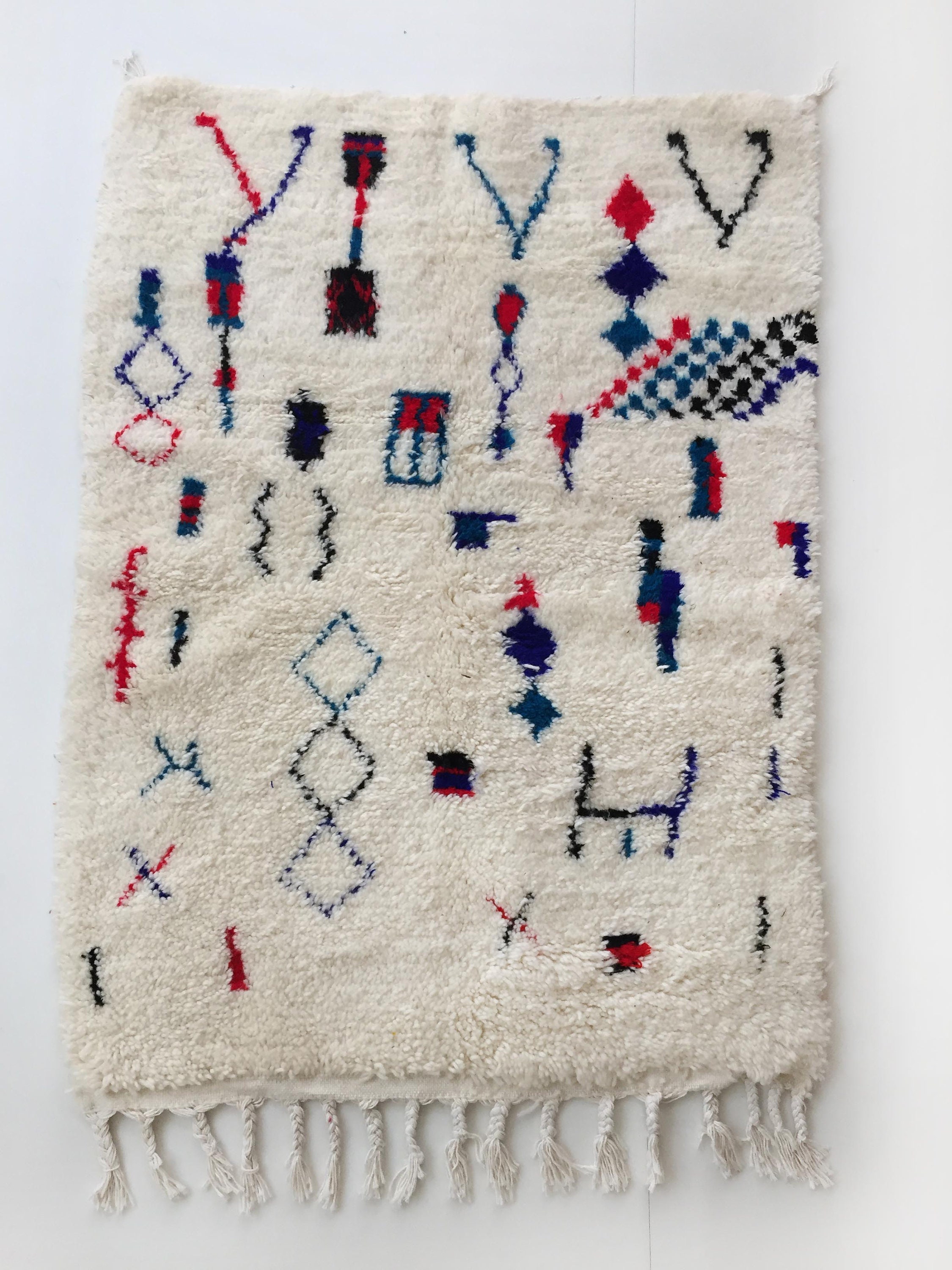 Tapis Berbère Azilal Écru à Motifs Colorés 140x102cm