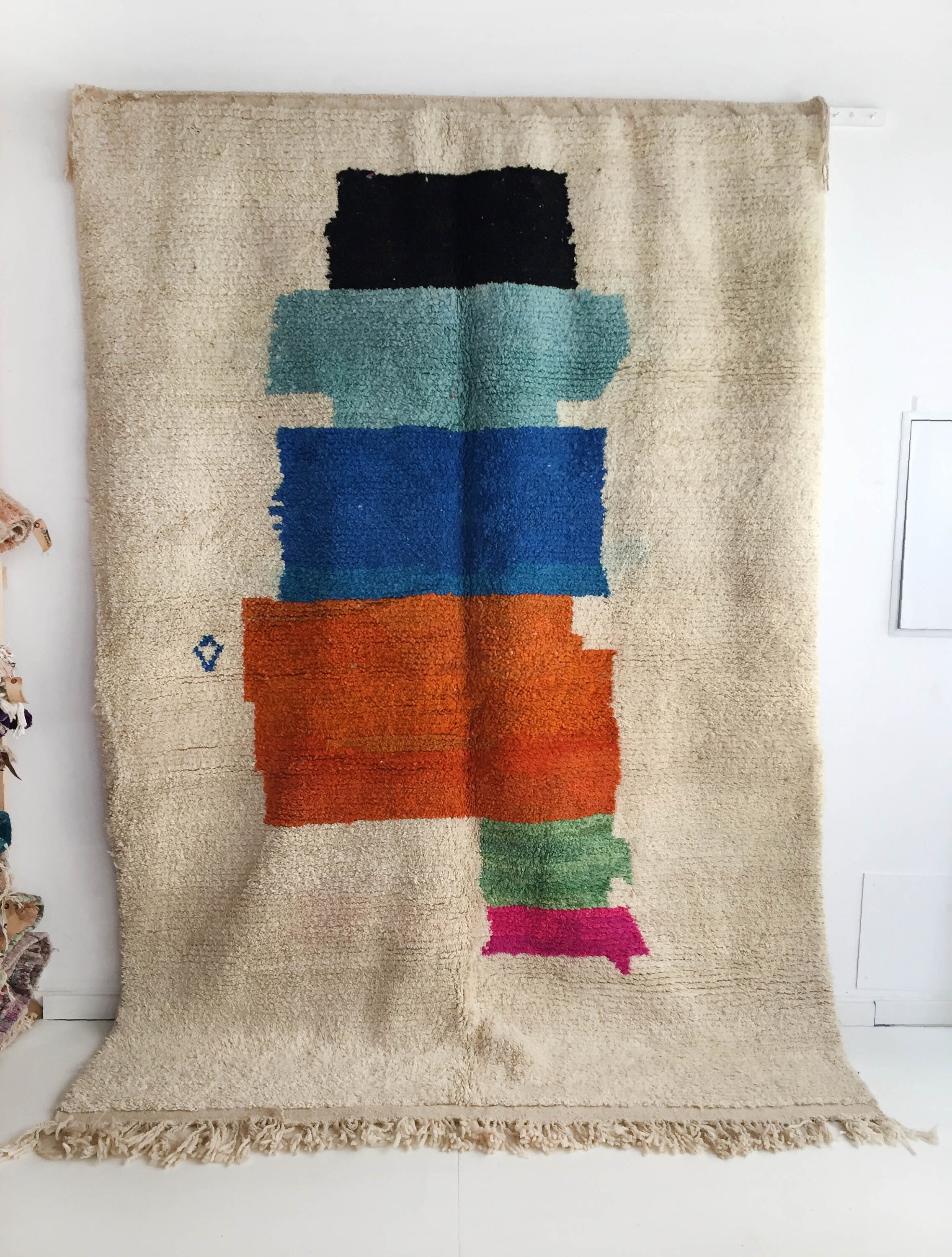 Tapis Berbère Beni Ouarain Écru à Motifs Colorés 294x208cm