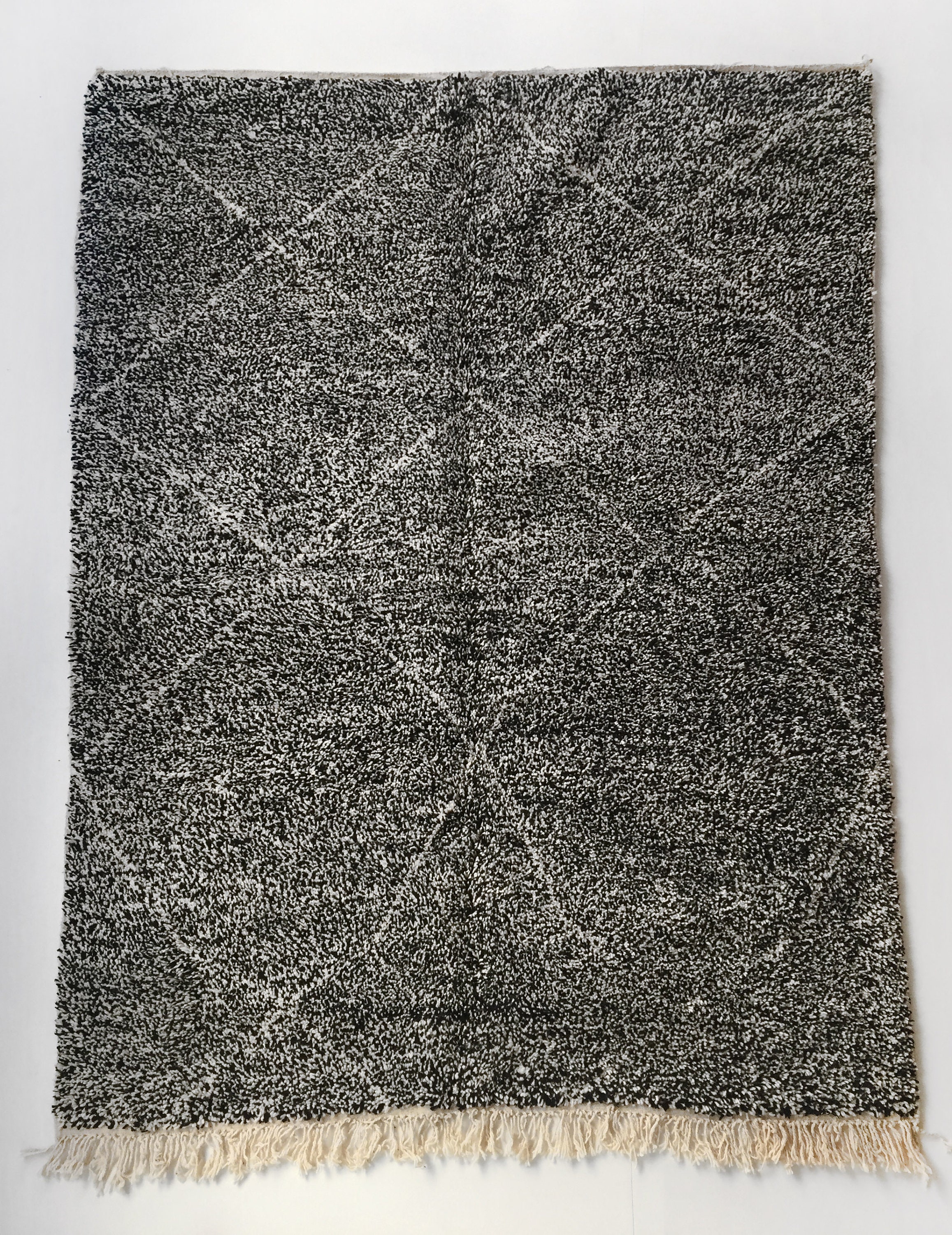 Tapis Berbère Beni Ouarain Noir et Écru Chiné à Losanges 276x206cm