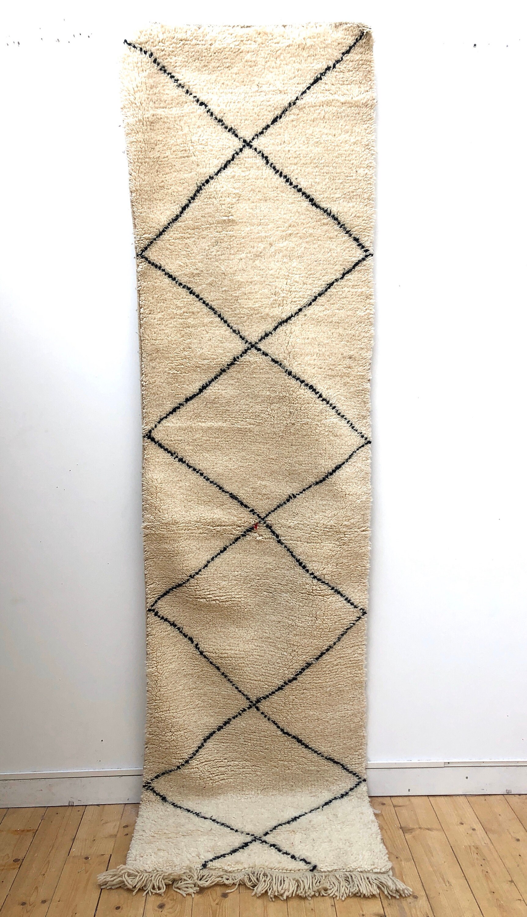 Tapis Berbère Marocain Beni Ouarain à Losanges Noirs Neuf 2, 99x0, 81M