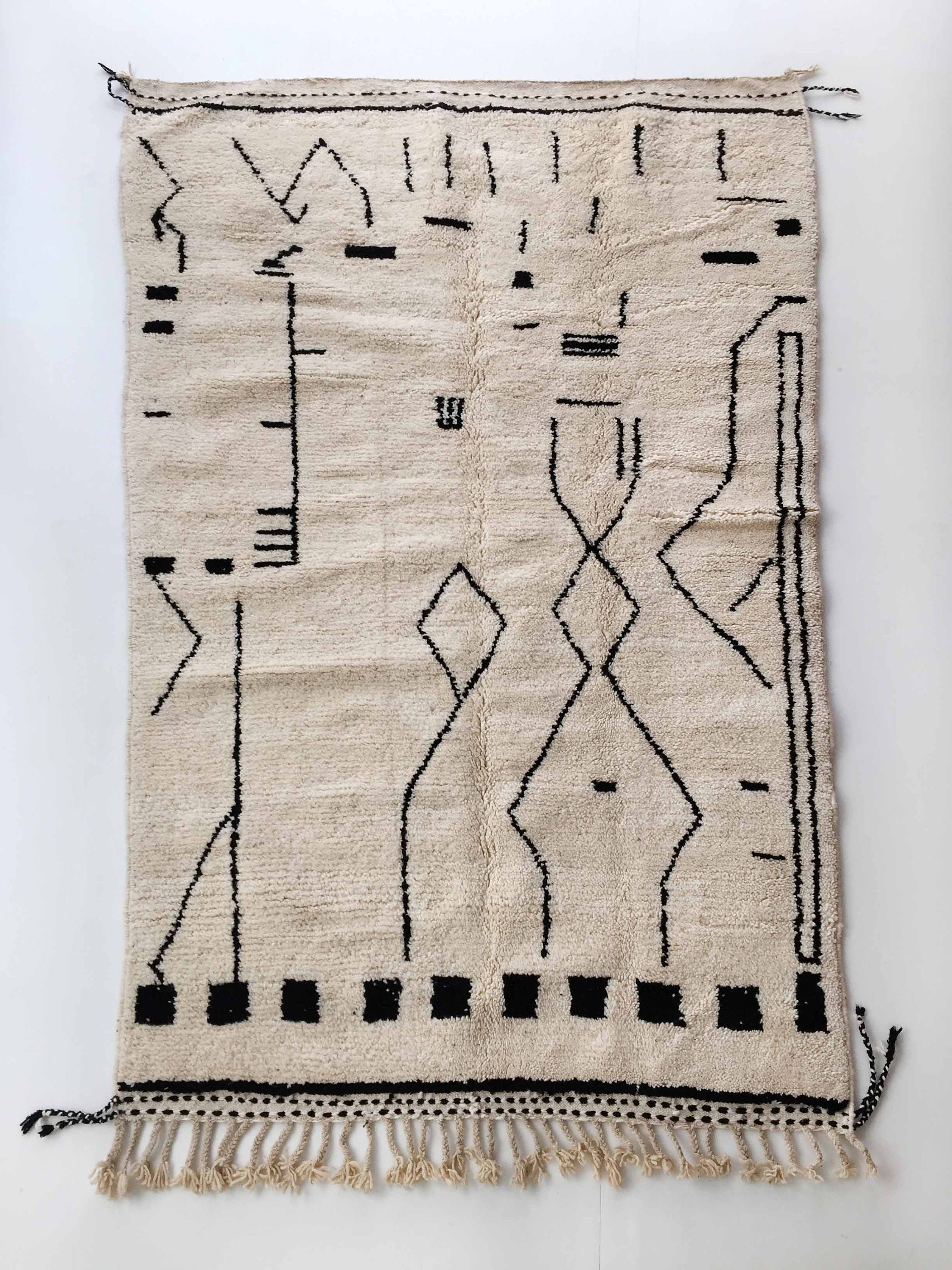 Tapis Berbère Beni Ouarain Écru à Motifs Noirs 250x147cm