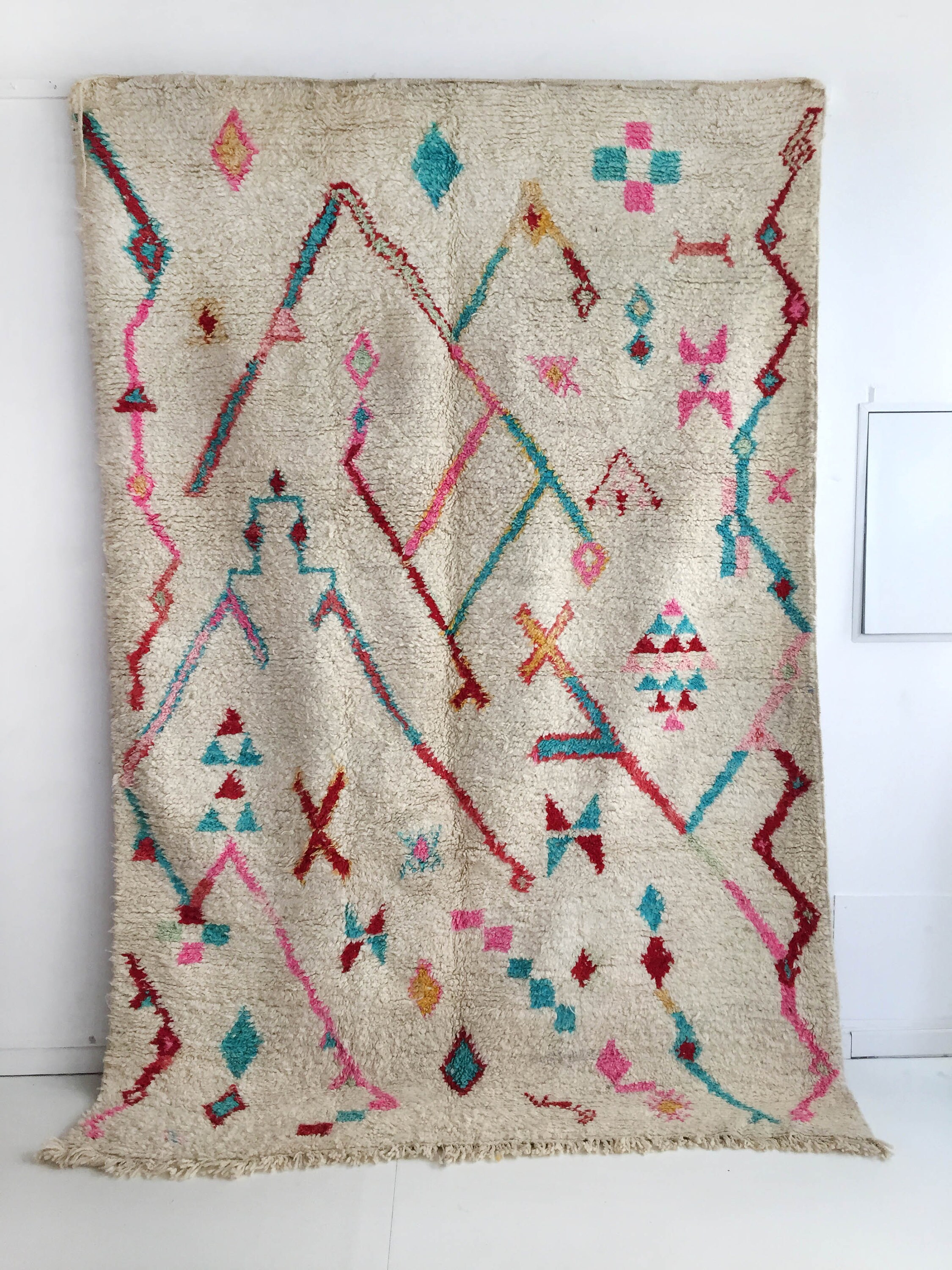 Tapis Berbère Boujaad Écru à Motifs Colorés 279x188cm