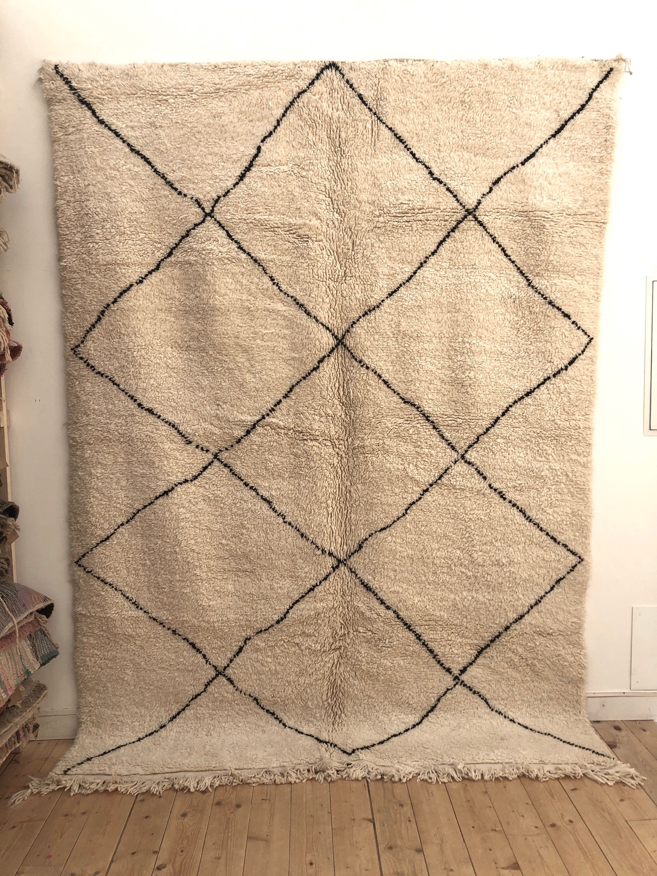 Tapis Berbère Beni Ouarain Neuf à Losanges Noirs 2, 85x2, 08M