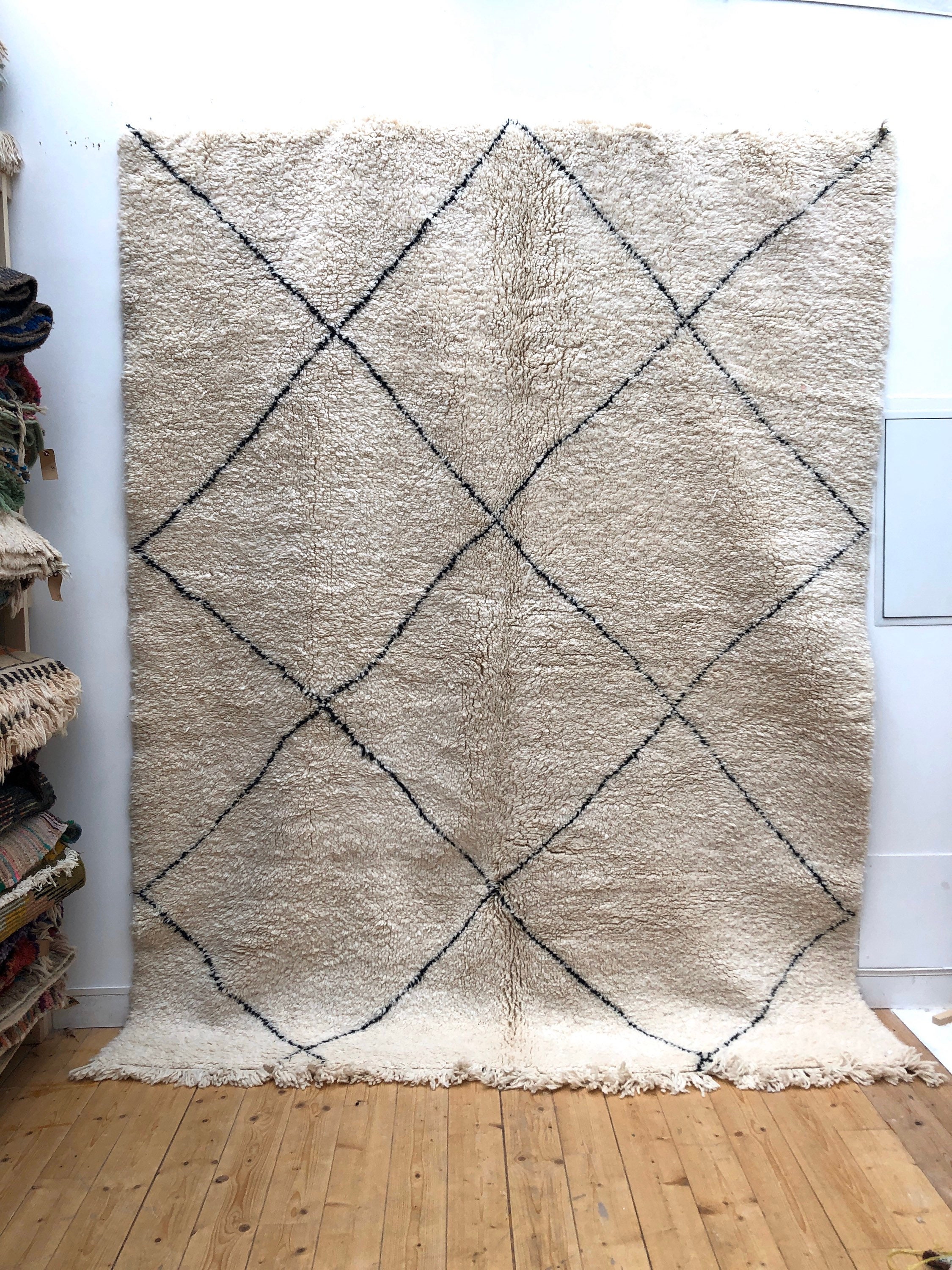 Tapis Berbère Beni Ouarain Neuf à Losanges Noirs 2, 84x2, 24M