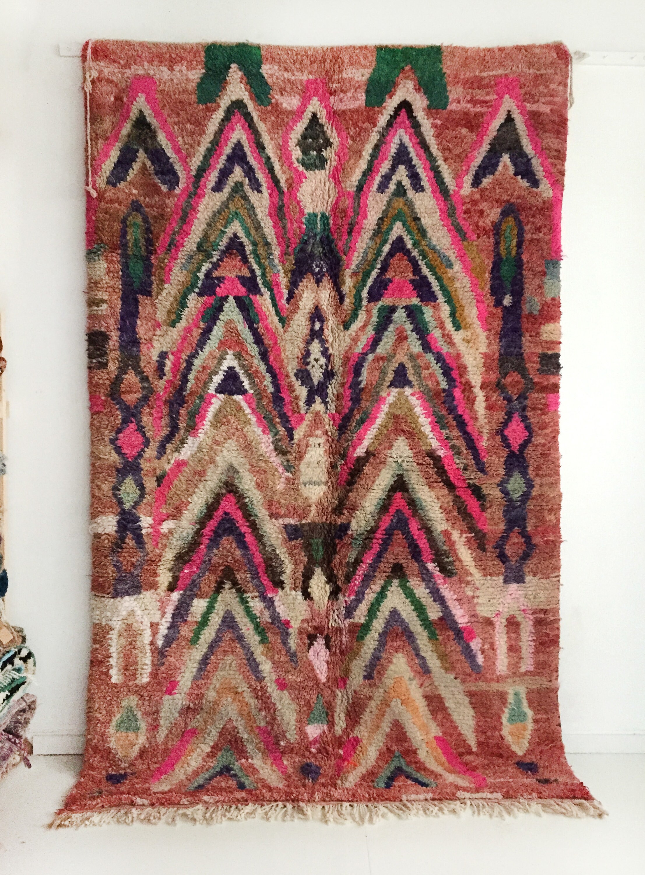 Tapis Berbère Boujaad Ocre à Motifs Colorés 282x176cm