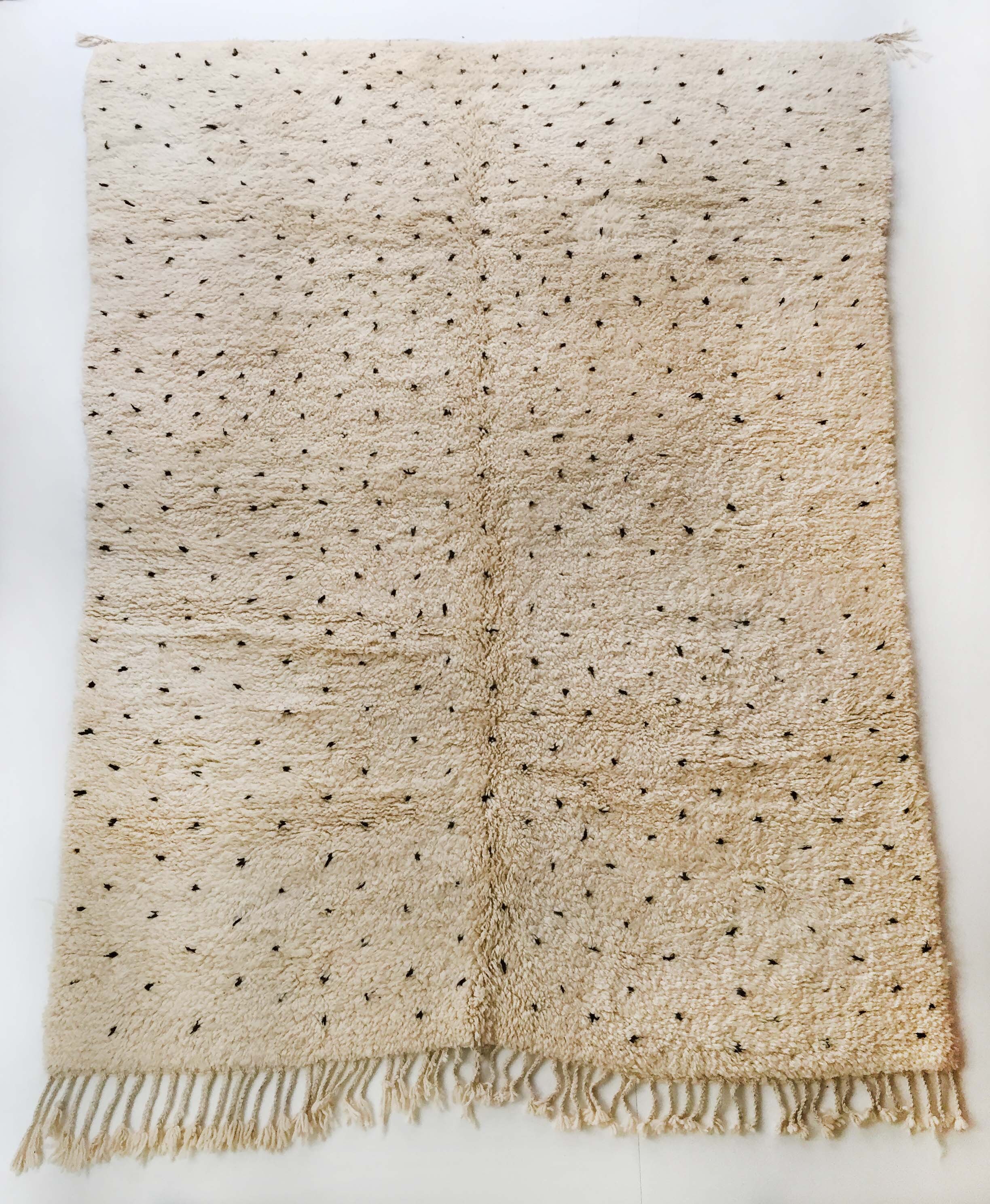 Tapis Berbère Marocain Beni Ouarain Beige à Pois Noirs 277x205cm