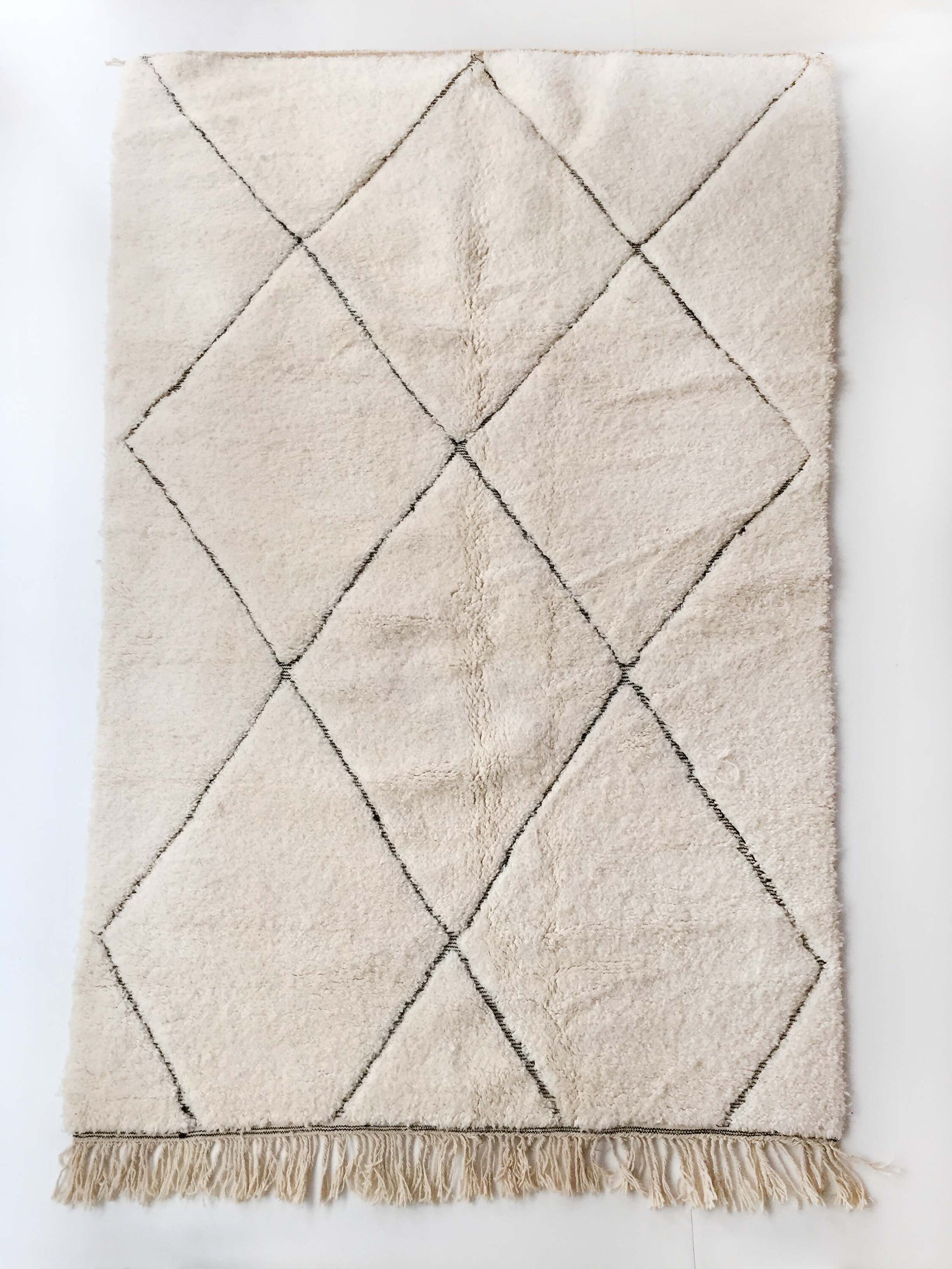 Tapis Berbère Beni Ouarain Écru à Losanges Noirs Gravés 260x158cm