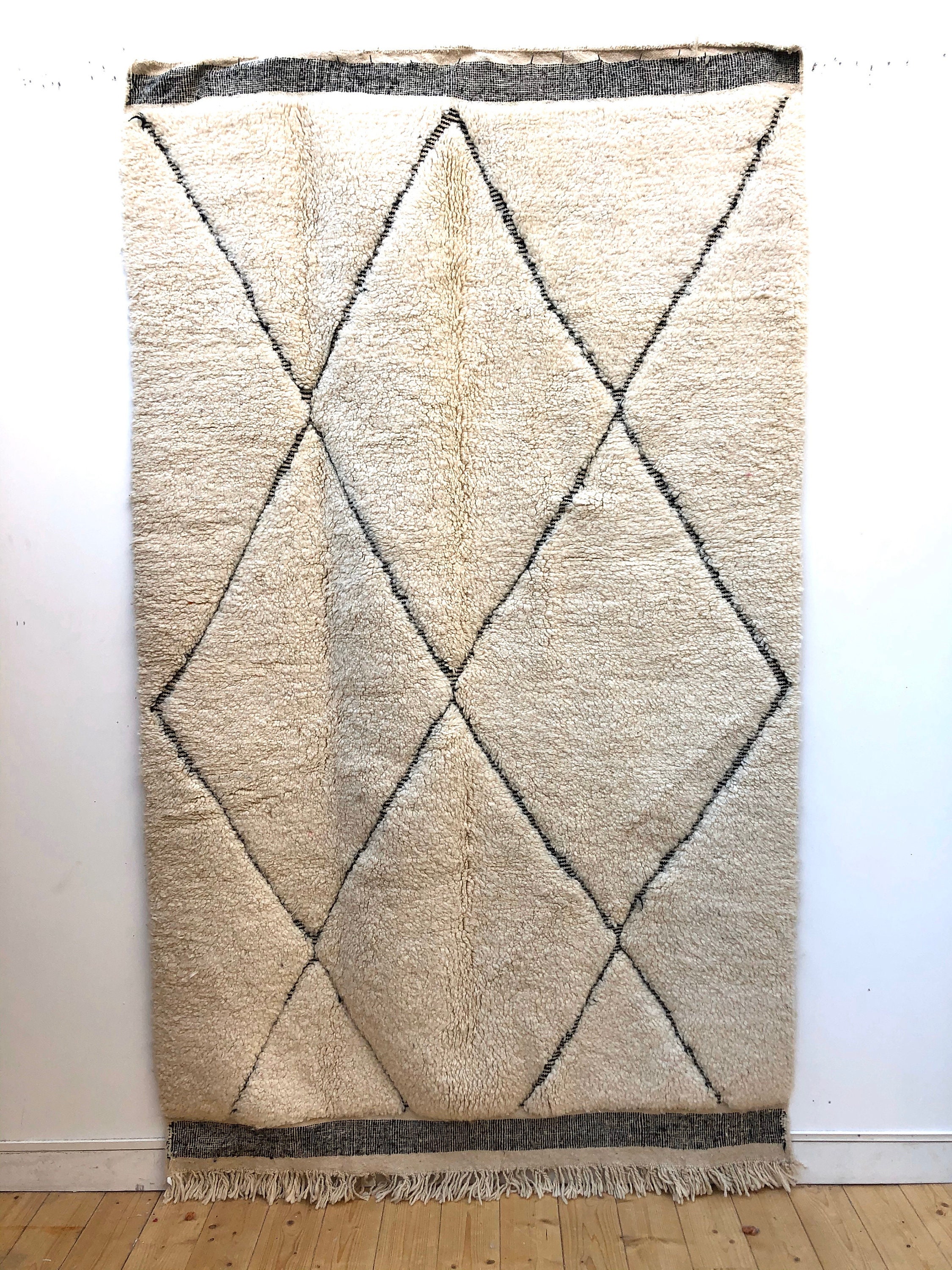 Tapis Berbère Beni Ouarain Neuf à Losanges Graves Dans La Trame 2, 58x1, 55M