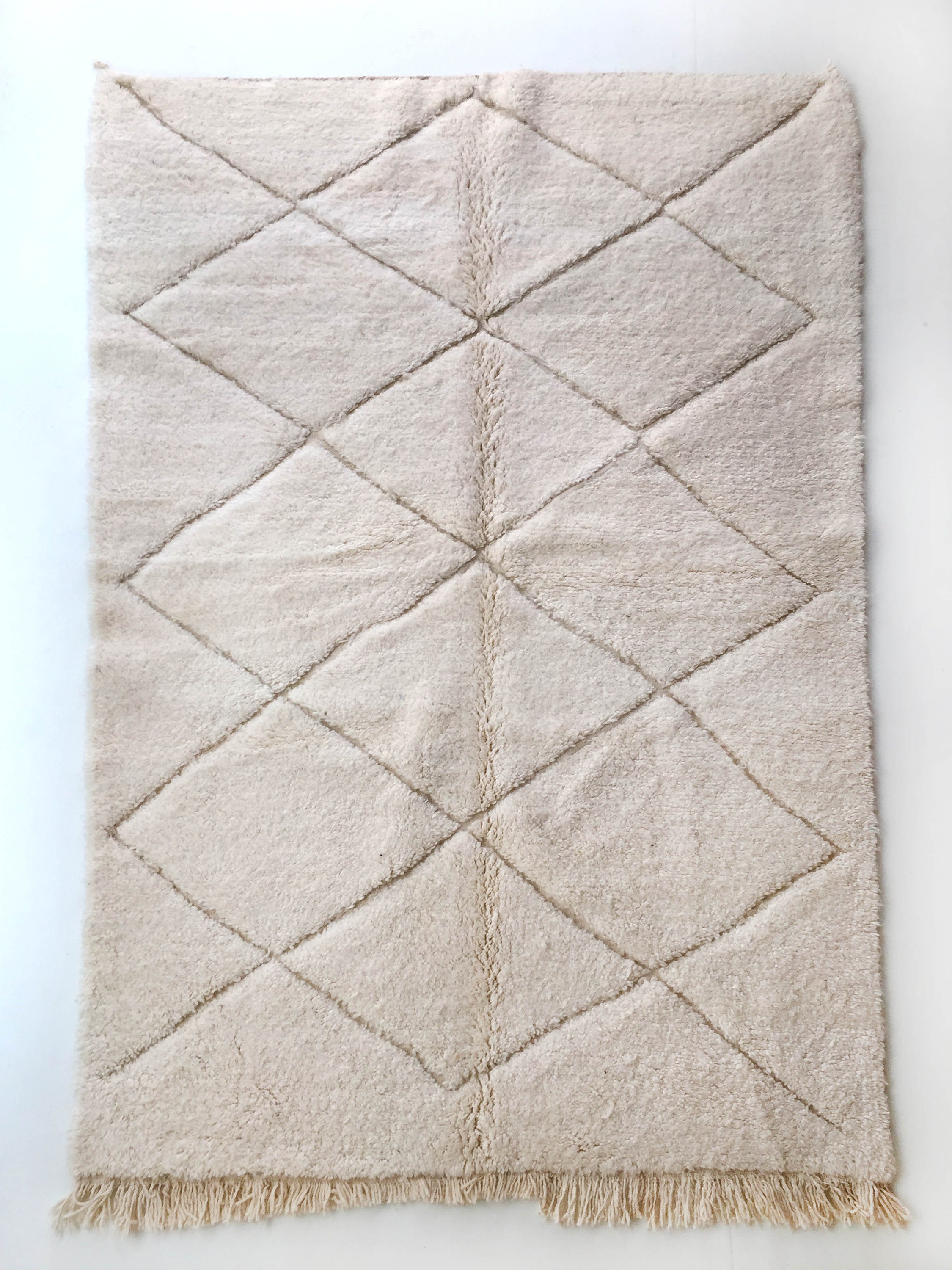 Tapis Berbère Beni Ouarain Écru Uni à Losanges Gravés 245x154cm