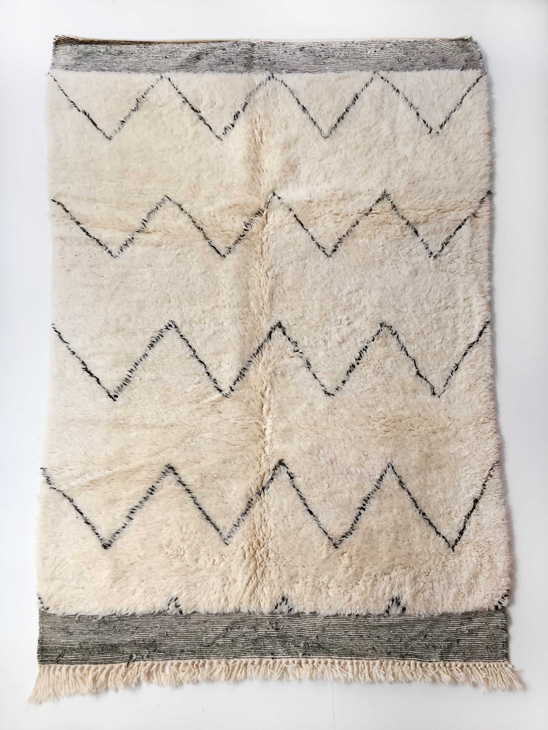 Tapis Berbère Marocain Marmoucha à Zigzags Noirs 2, 79x1, 71M