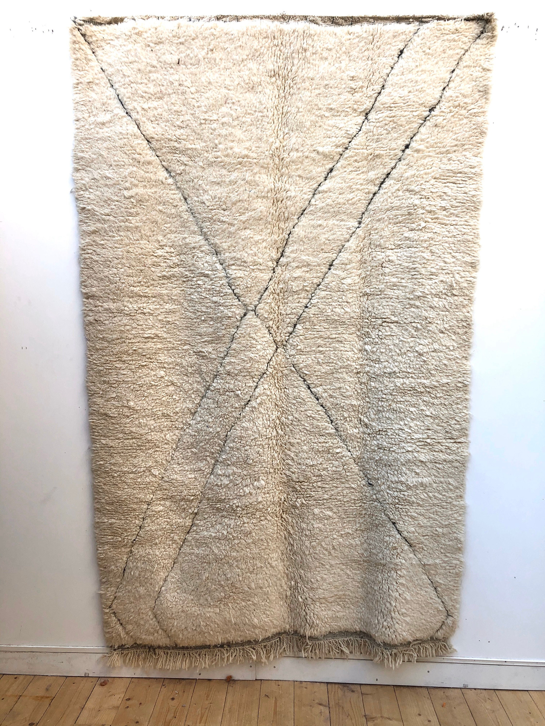 Tapis Berbère Marocain Beni Ouarain Neuf à Lignes Gravées Dans La Trame 2, 43x1, 54M