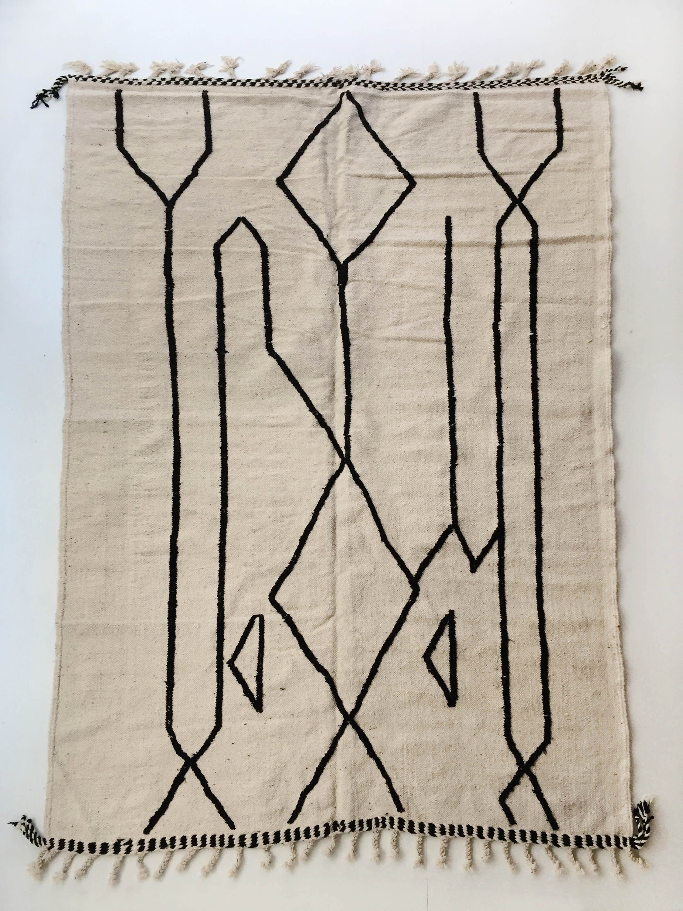 Kilim Berbère Marocain Écru à Motif Graphique Noir 315x198cm