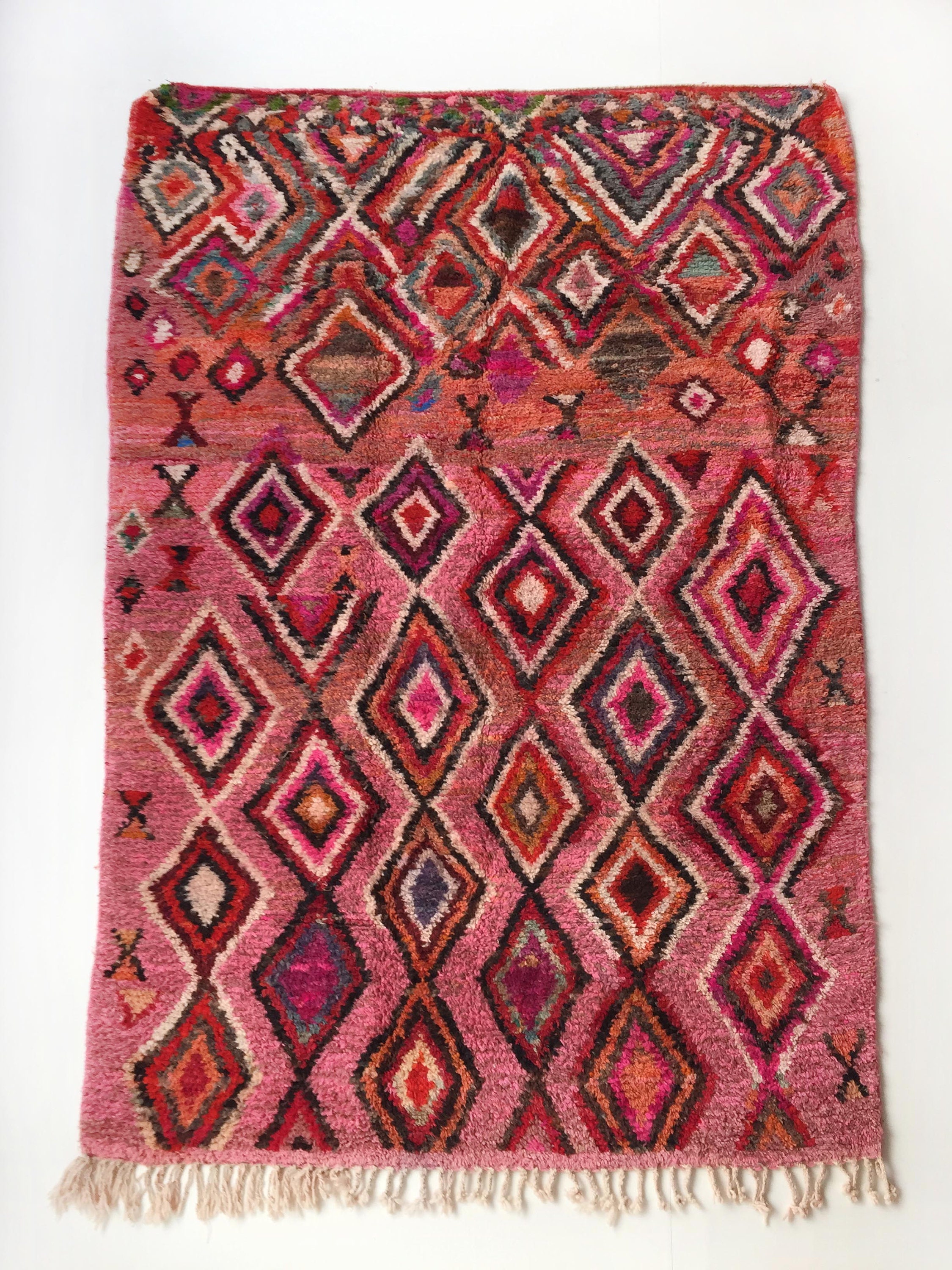 Tapis Berbère Boujaad Rose à Losanges Colorés 270x166cm