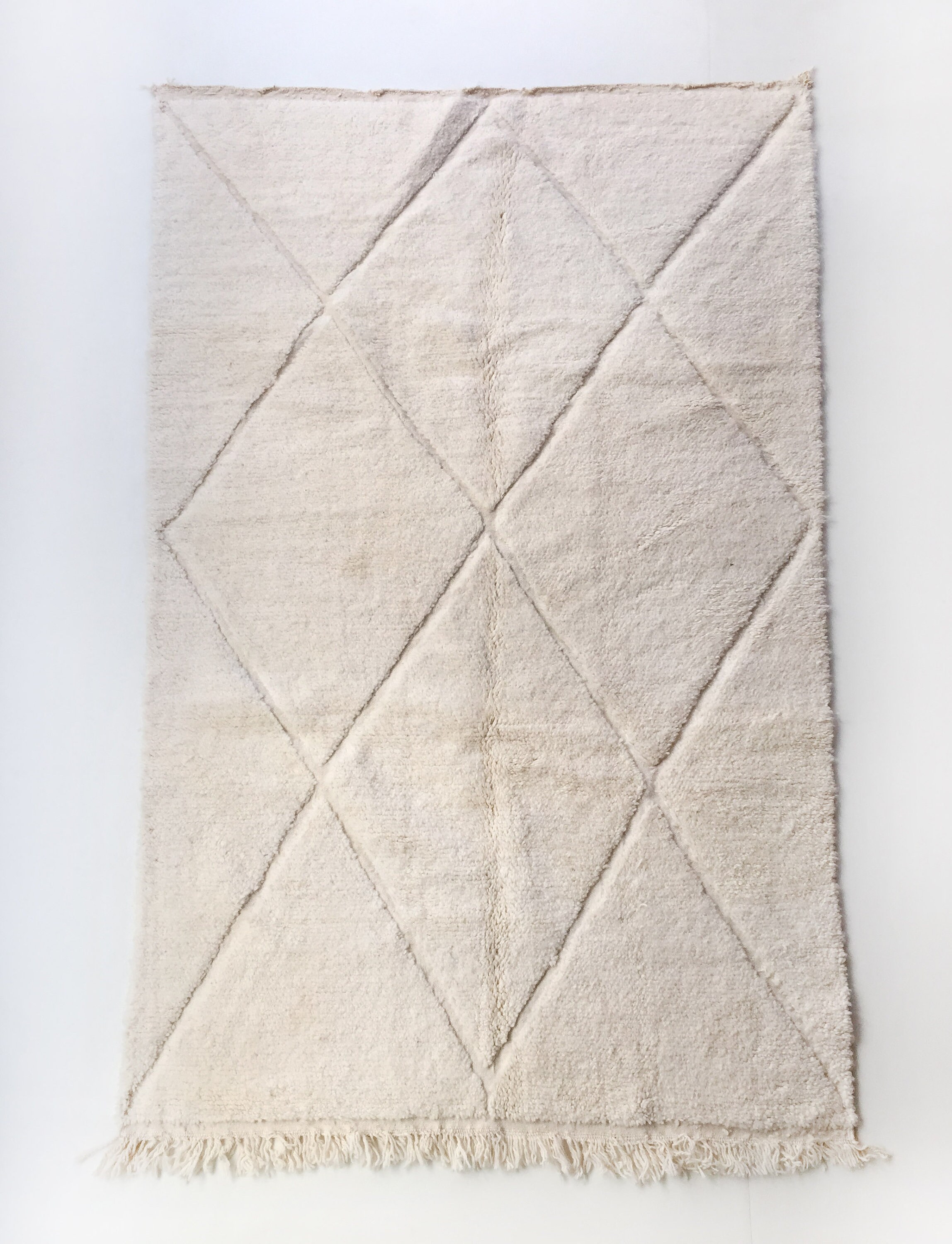 Tapis Berbère Beni Ouarain Écru Uni à Losanges Gravés 250x150cm