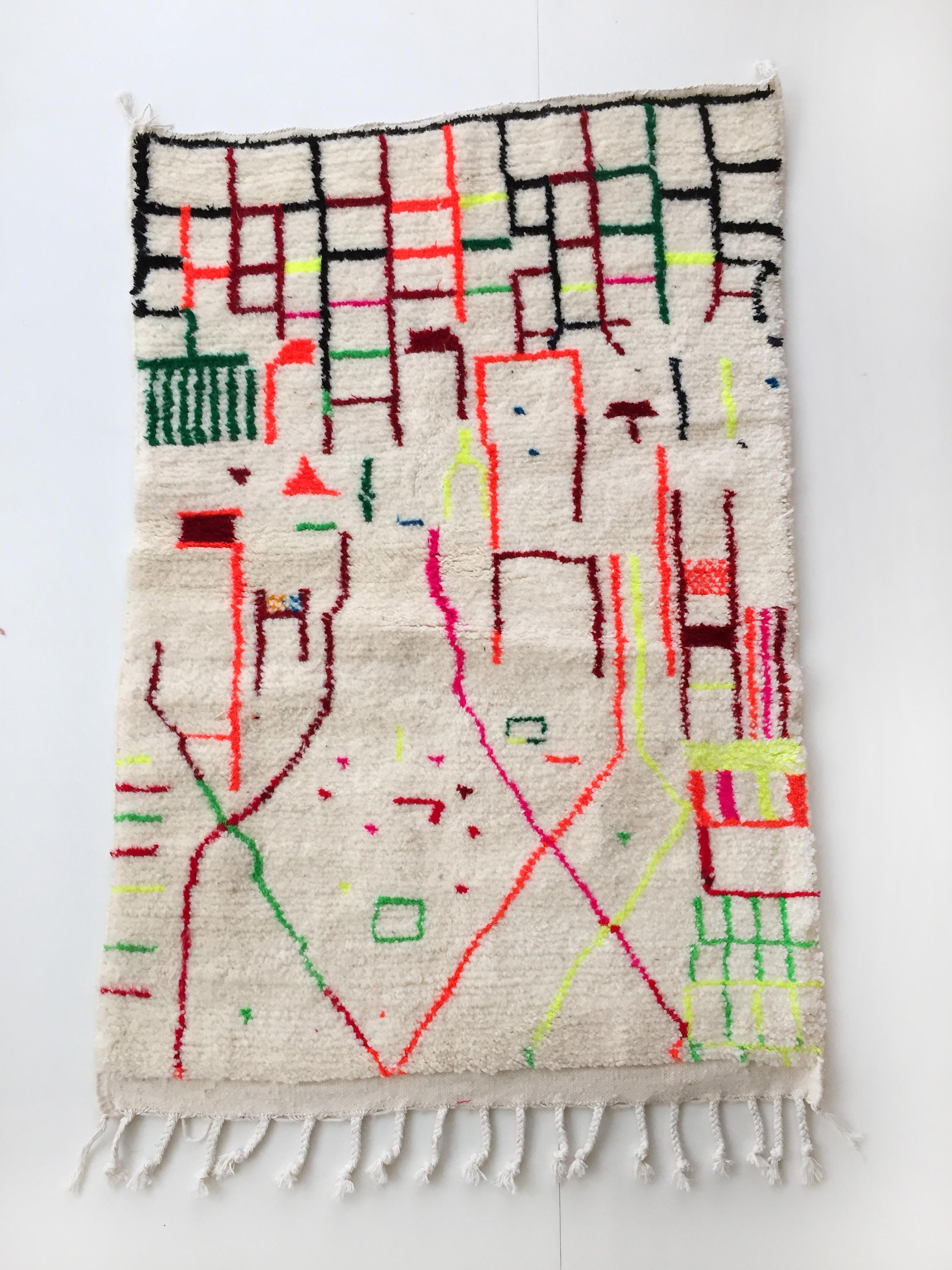 Tapis Berbère Azilal Écru à Motifs Colorés 148x99cm