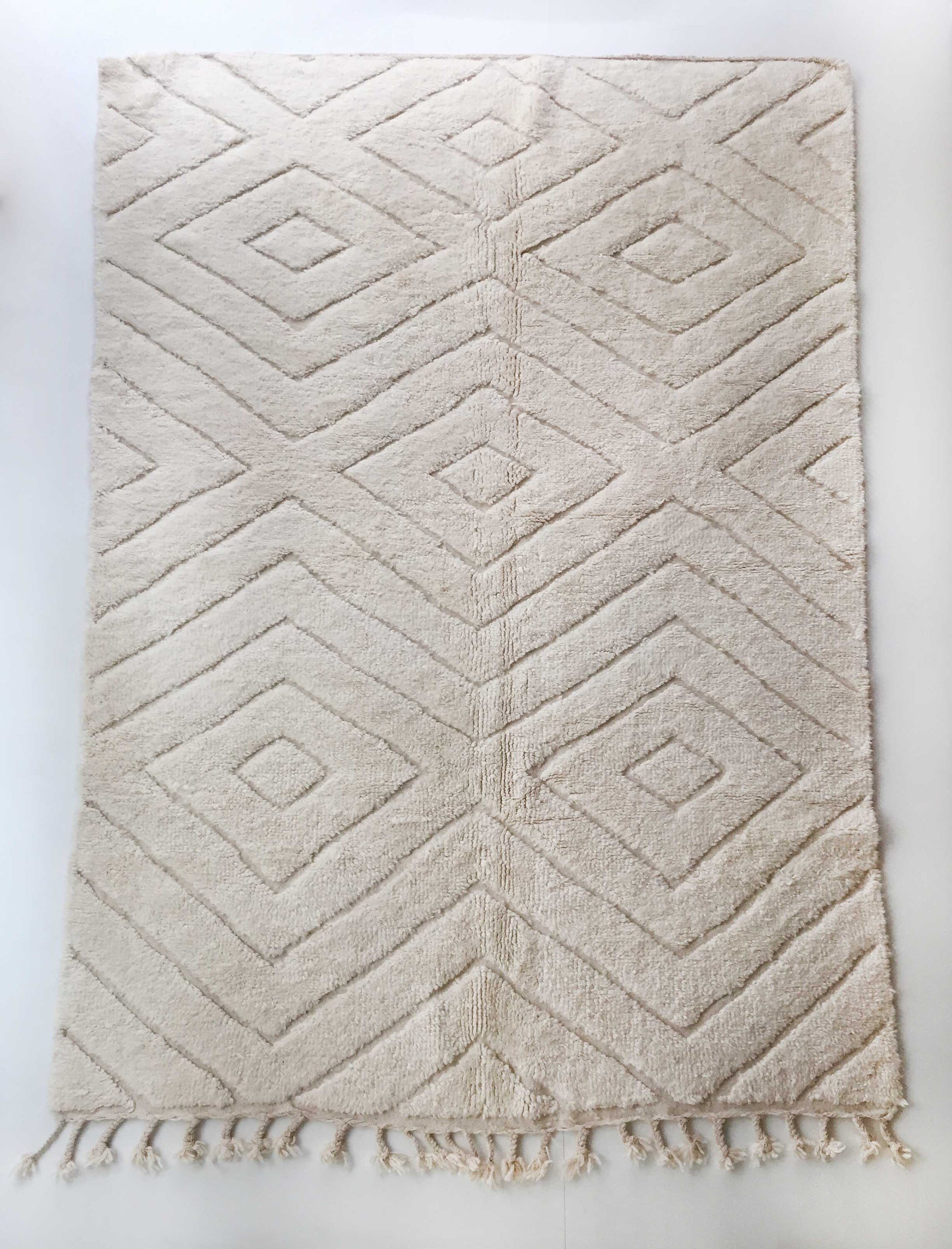 Tapis Berbère Beni Ouarain Écru Uni à Losanges Gravés 305x198cm