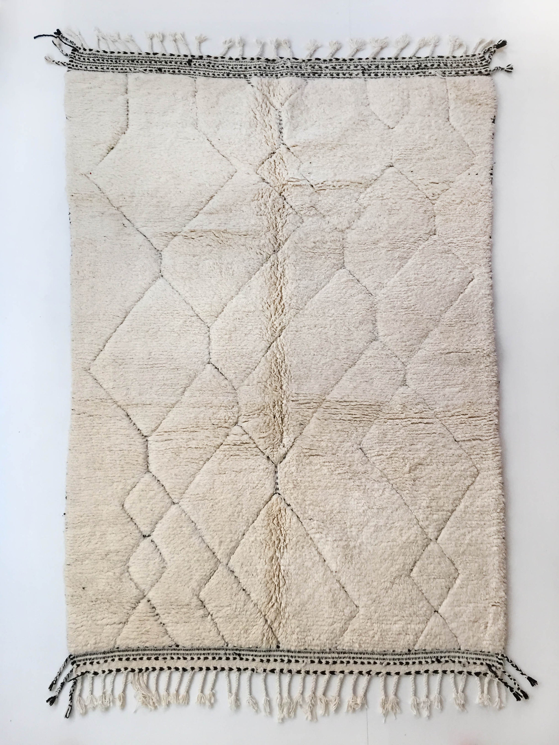 Tapis Berbère Beni Ouarain Écru à Motifs Graphiques Gravés 256x160cm