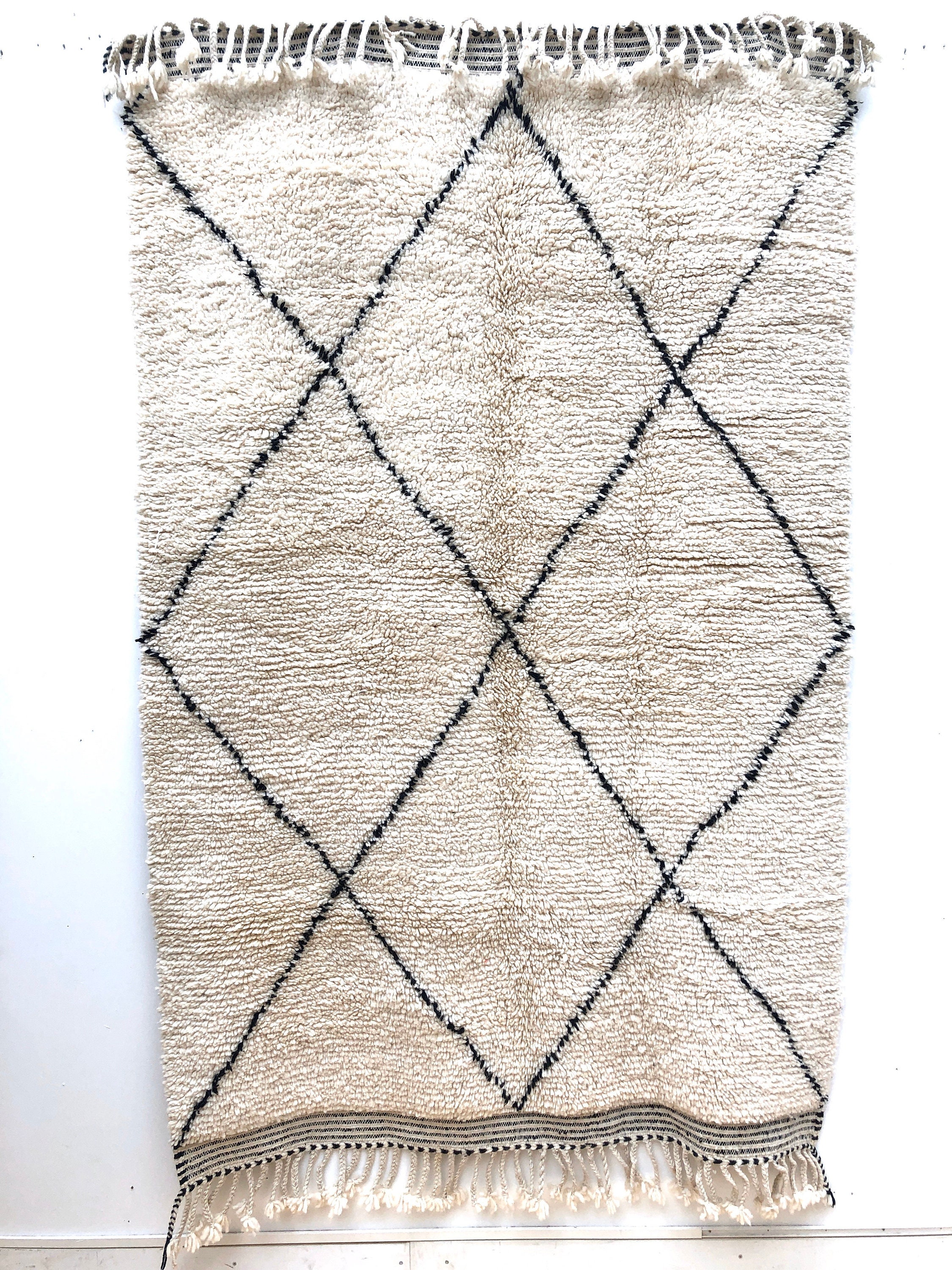 Tapis Berbère Marocain Beni Ouarain Neuf à Losanges Noirs 2, 21x1, 46M